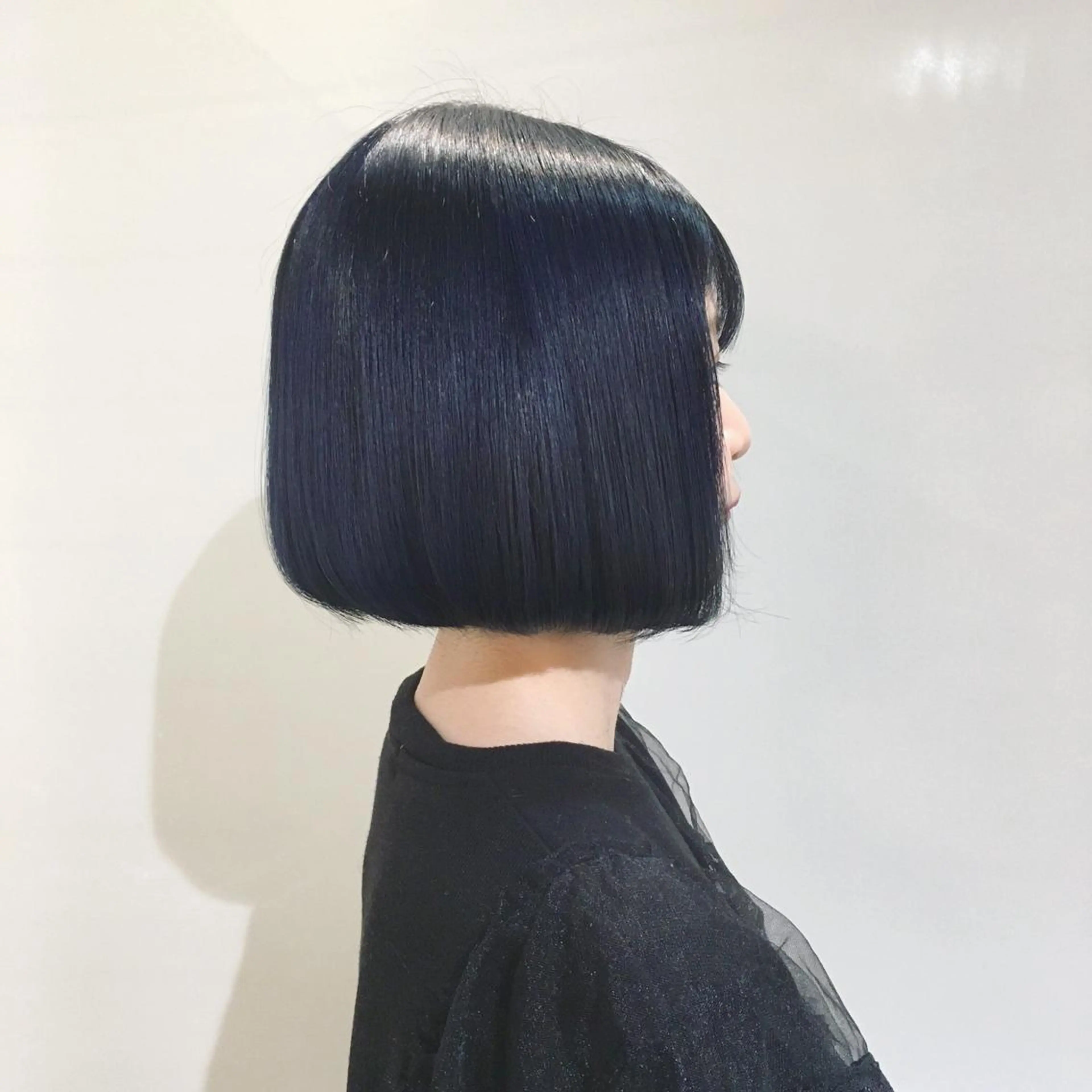 ショート カラー ヘアアレンジ 黒髪 ブリーチ ブルーカラー ブルーブラック ネイビーカラー As hair所属・柔らか垢抜けｶﾗｰと ｶｯﾄ🫧ASUKAのヘアスタイル