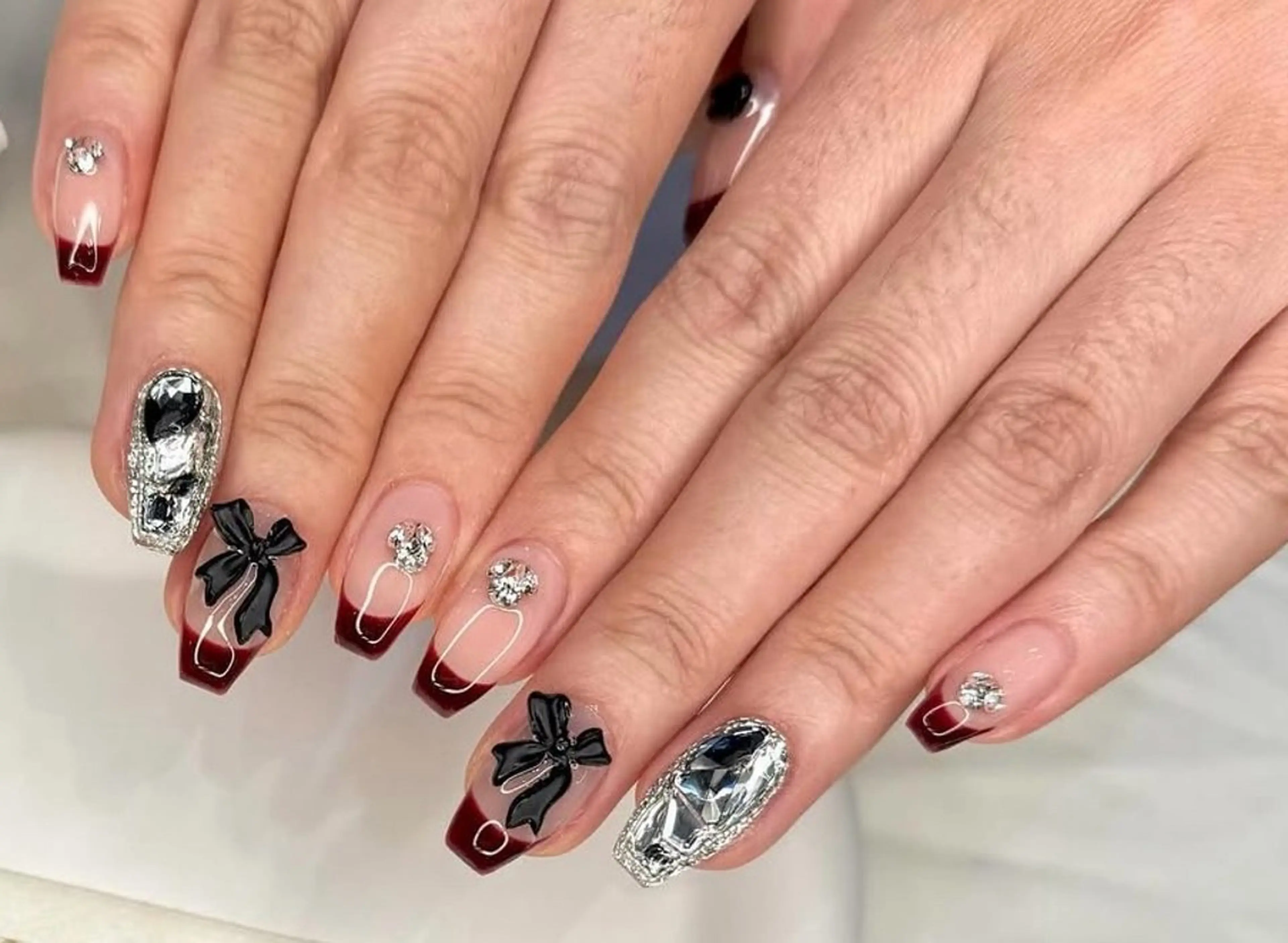 ネイル ボルドー チークネイル 成人式 フレンチネイル グラデーション ハンドネイル Lina nail所属・Luna 池袋のネイルデザイン