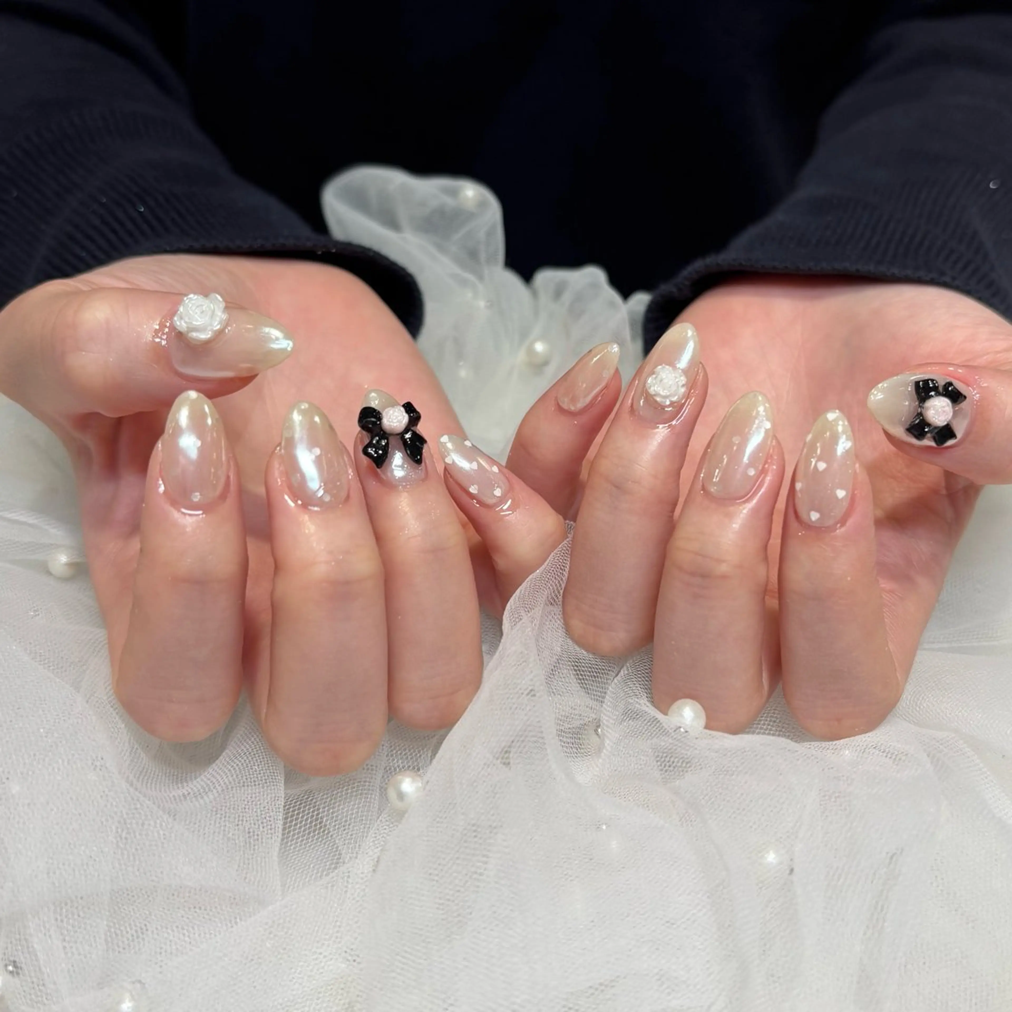 ネイル オーロラネイル ホワイト ハンドネイル 荒巻 めいのネイルデザイン