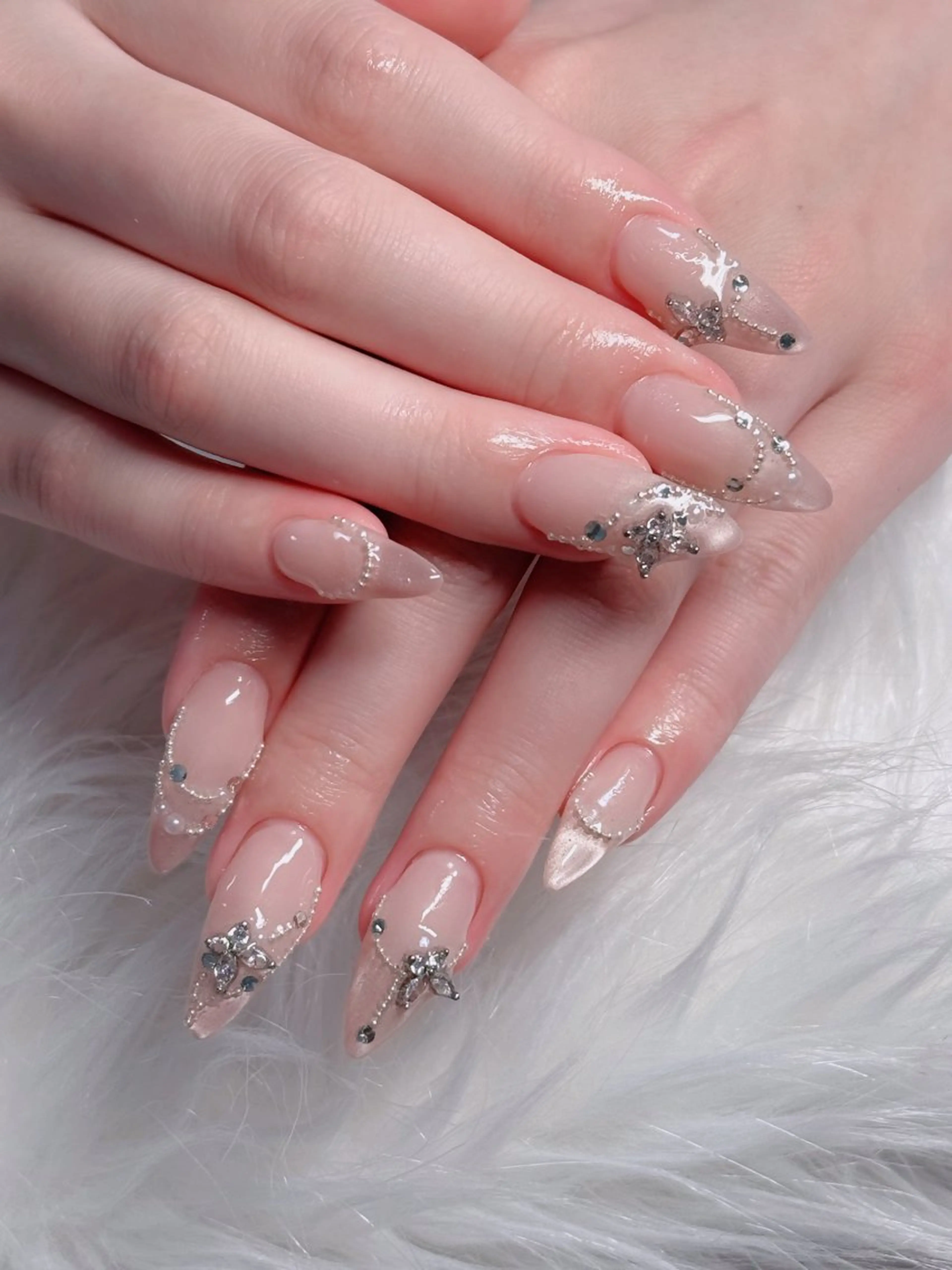 ネイル オーロラネイル フレンチネイル ジェルネイル ハロウィン キラキラネイル ハンドネイル H.baby Nail Salonのネイルデザイン