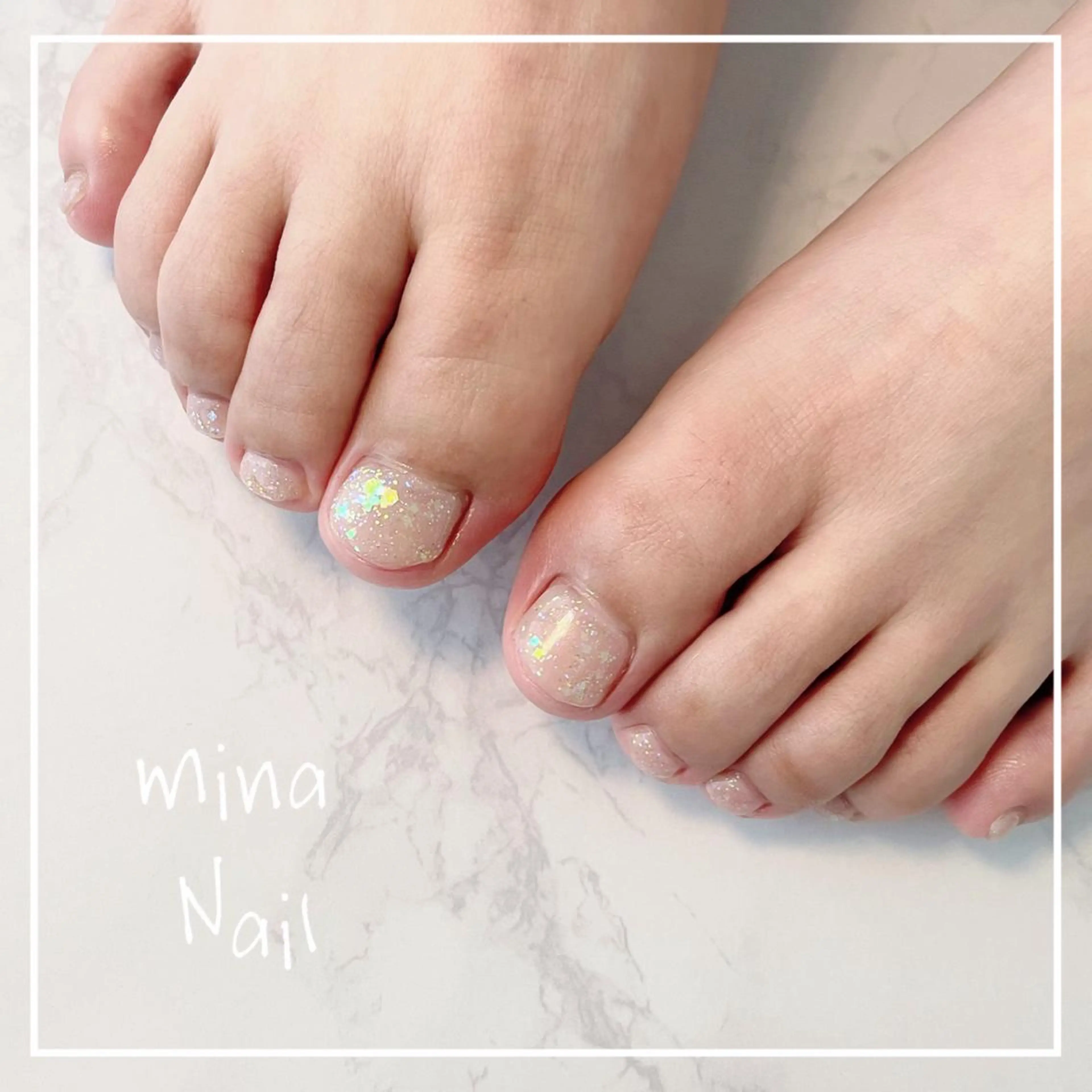ネイル フットネイル ジェルネイル ホログラムネイル キラキラネイル mina Nailのネイルデザイン