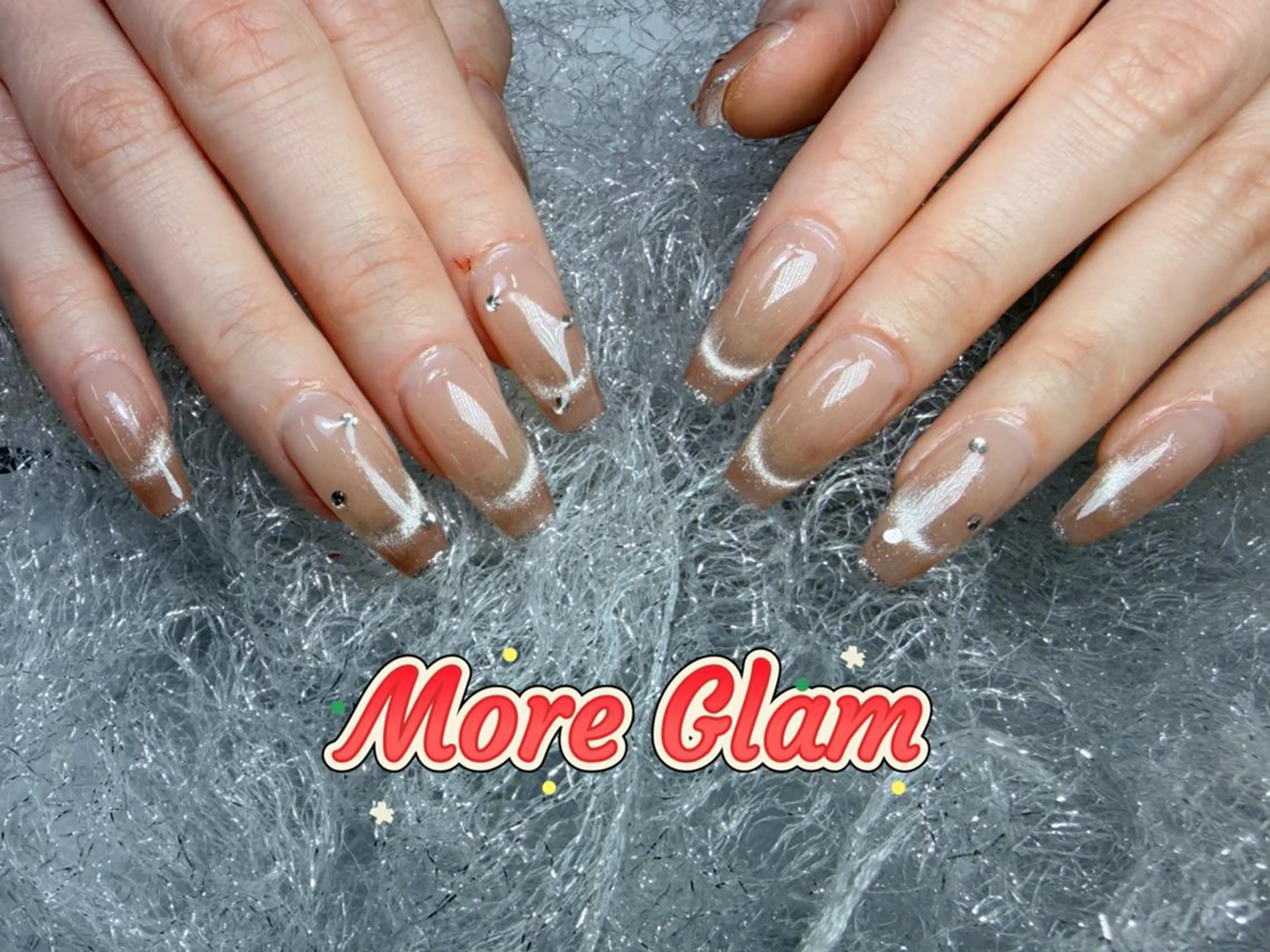 ネイル 長さ出し フットネイル フレンチネイル ジェルネイル ガラスフレンチ MoreGlam ネイルのネイルデザイン