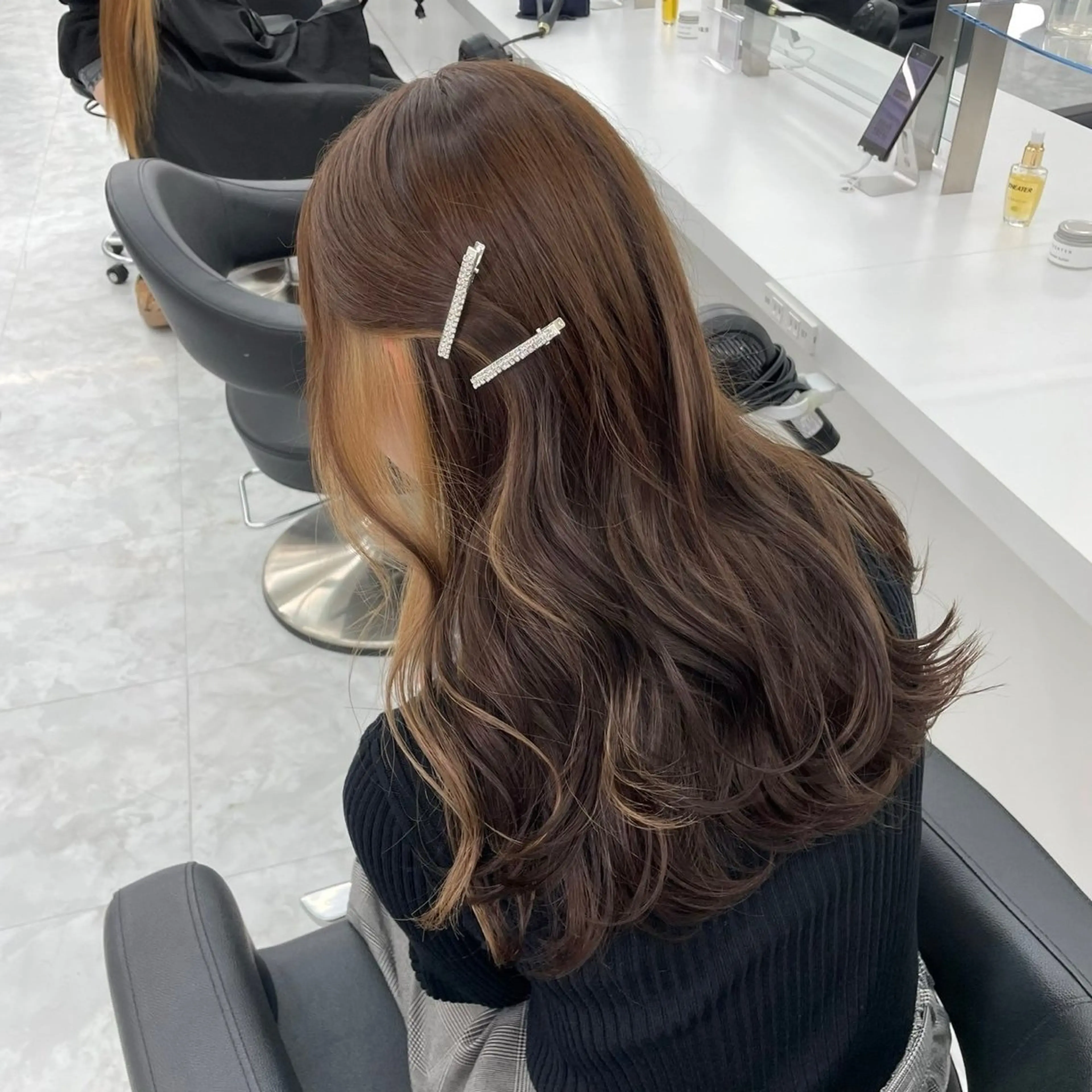 ロング 韓国ヘア/ブリーチ無 しWカラー/オリーブのヘアスタイル