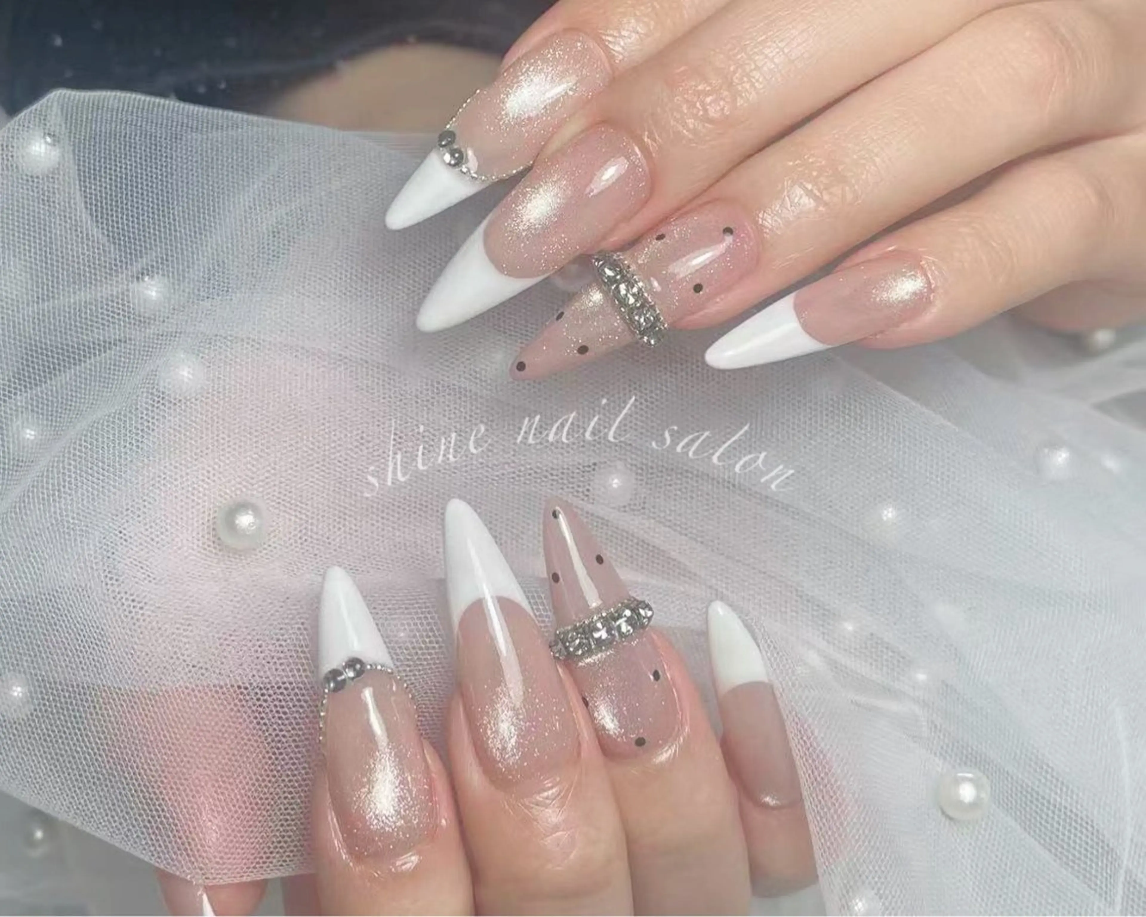 ネイル shineジェル& チップ長さだしのネイルデザイン