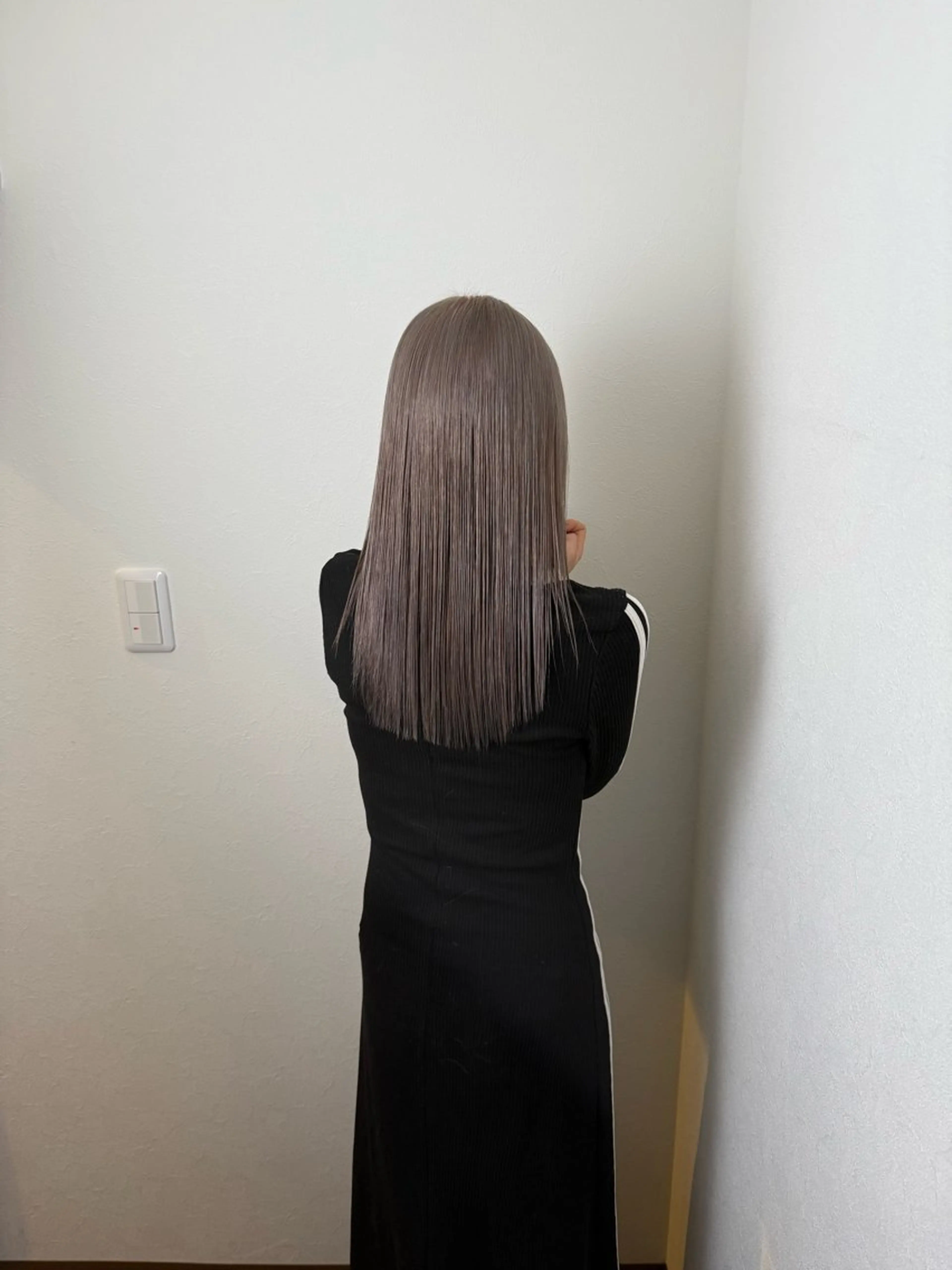 セミロング カラー ヘアアレンジ ベージュカラー ブリーチ ブロンド ケアブリーチ デザインカラー エフェクトブリーチ 神戸 三宮 麟太郎のヘアスタイル