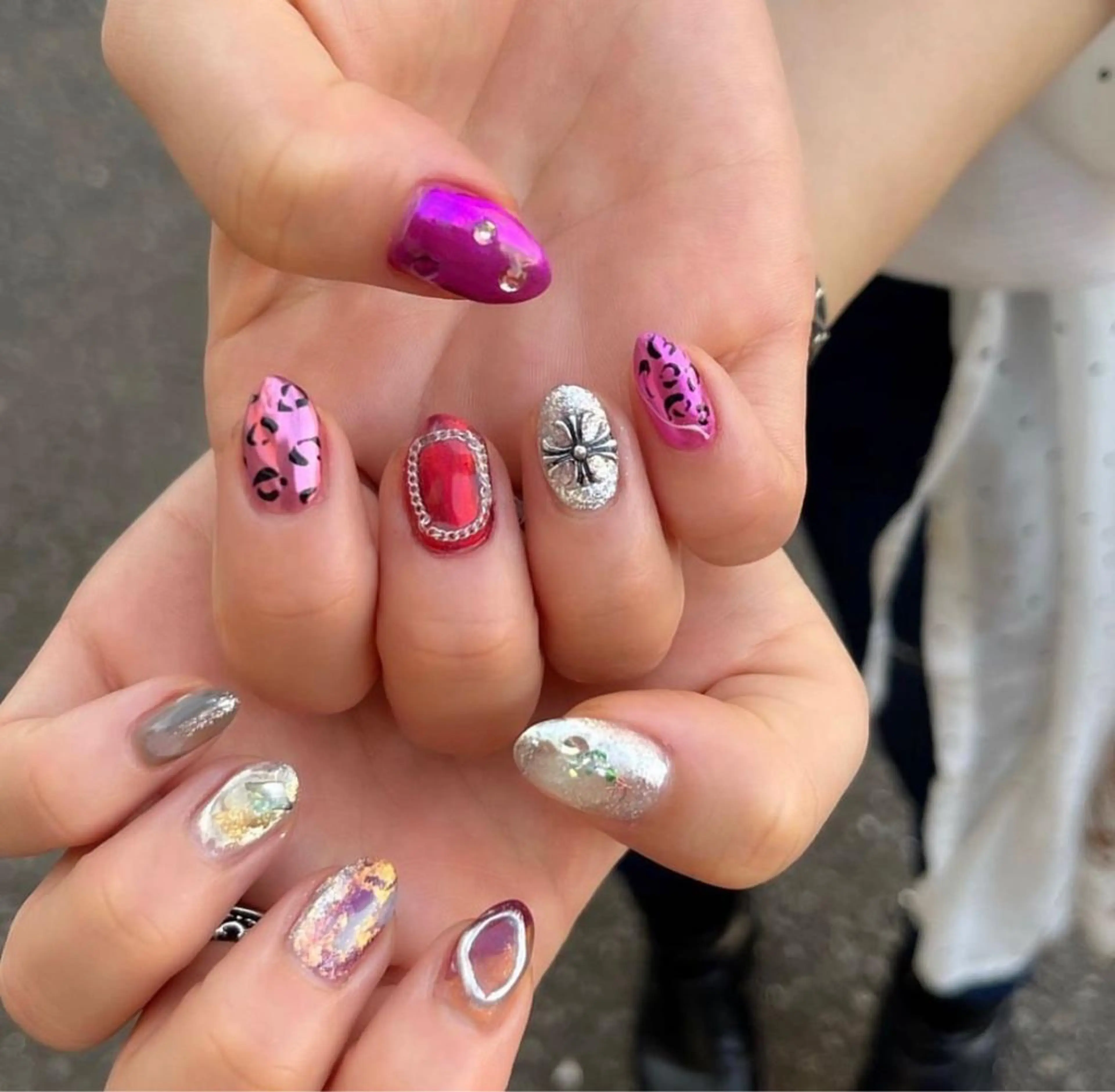 ネイル アニマル柄 キラキラネイル 韓国ネイル ミラーネイル ニュアンスネイル ハンドネイル Salon Ｋのネイルデザイン