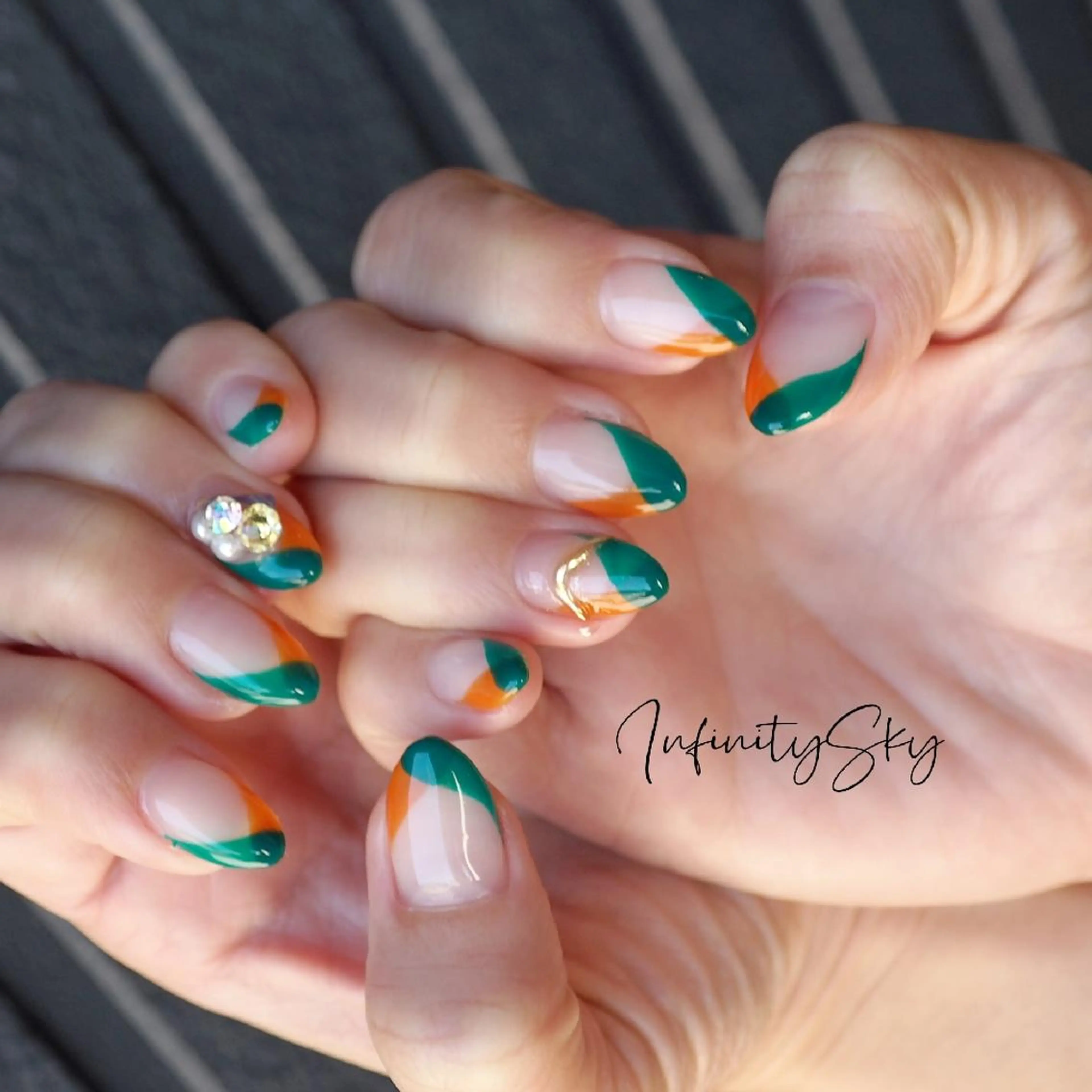 ネイル フレンチネイル infinity skyのネイルデザイン