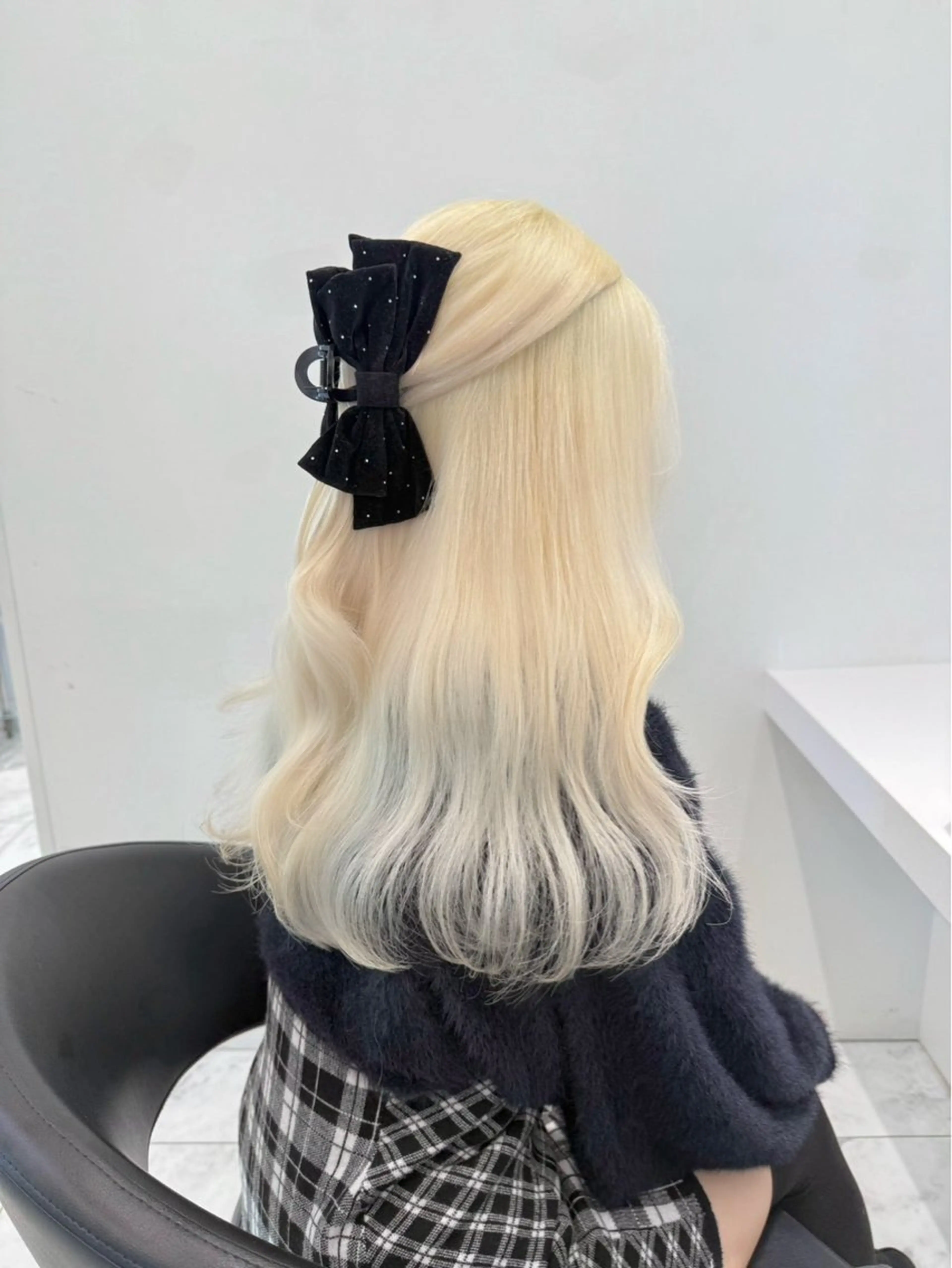 ロング カラー ブリーチ 透明感カラー ハイトーンカラー ヘアカラー ハイトーンカラー💞 くるみ🎀のヘアスタイル