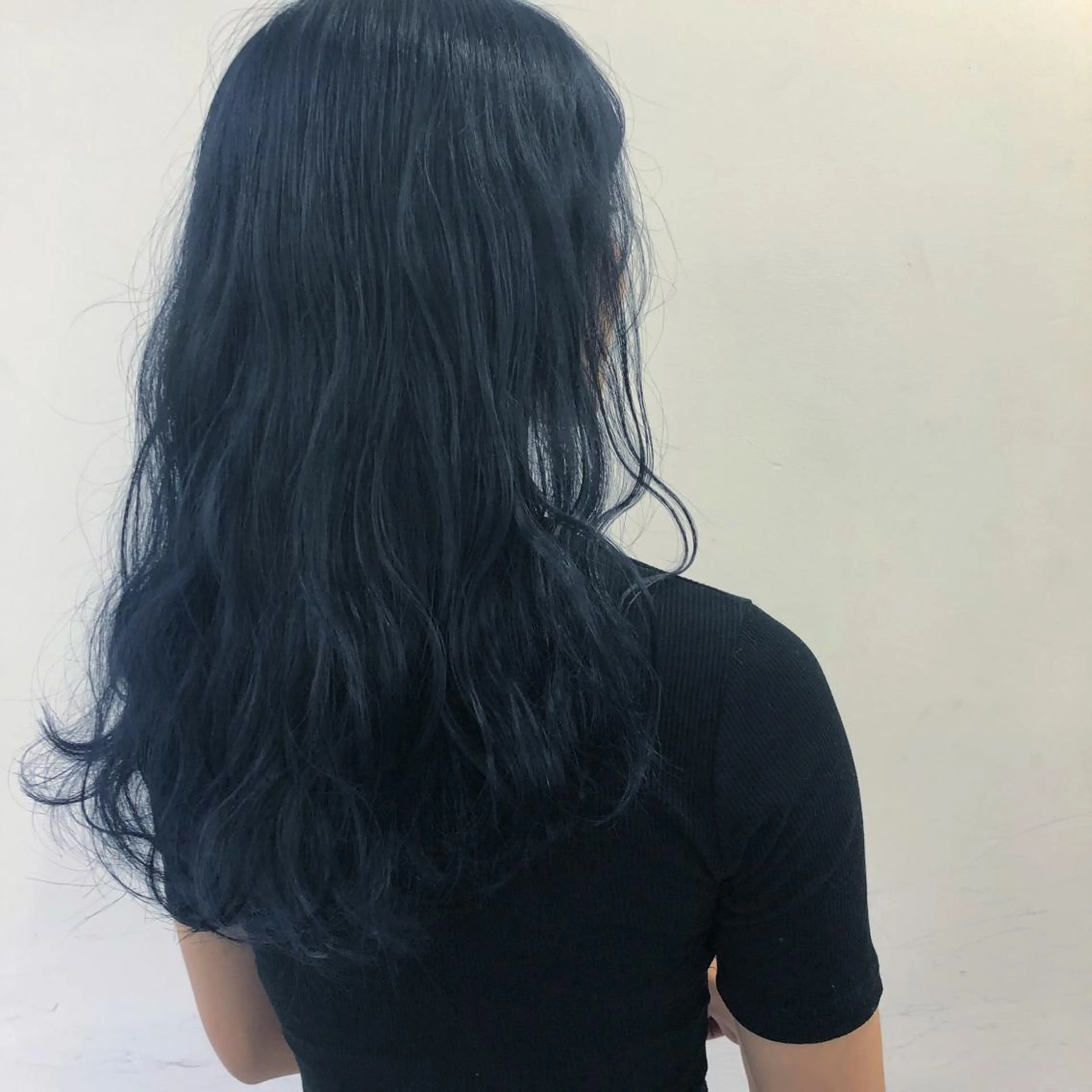 ロング カラー ネイビーカラー ニシオカ タクヤのヘアスタイル