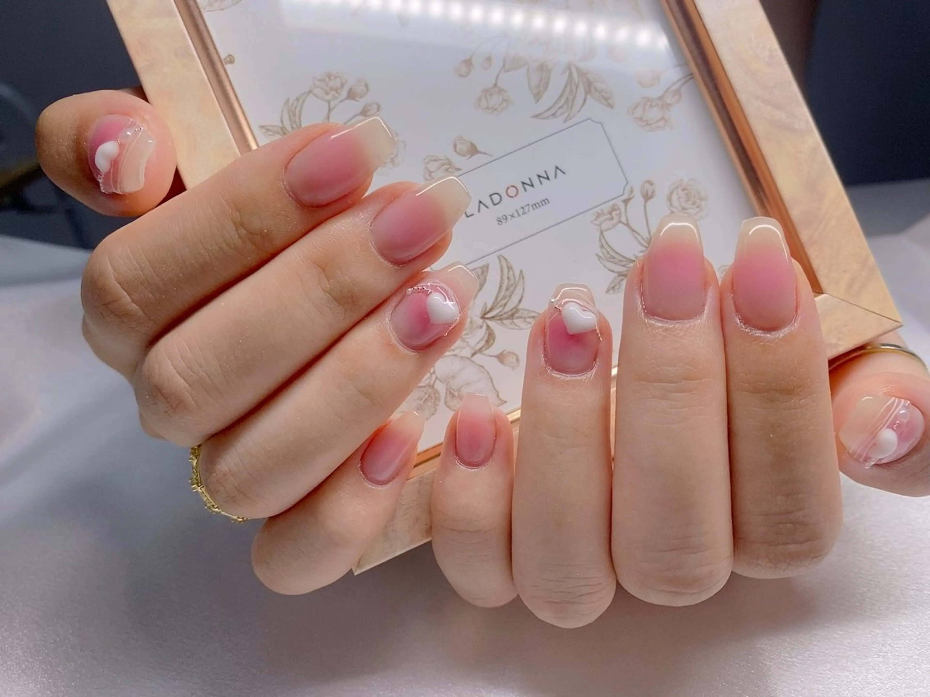 ネイル オーロラネイル 長さ出し フレンチネイル ジェルネイル ラメ(グリッター) ETERNA Nail 銀座店【パラジェル/フィルイン/チップ長さだし/マグネット/ニュアンス】所属・ア カリのネイルデザイン