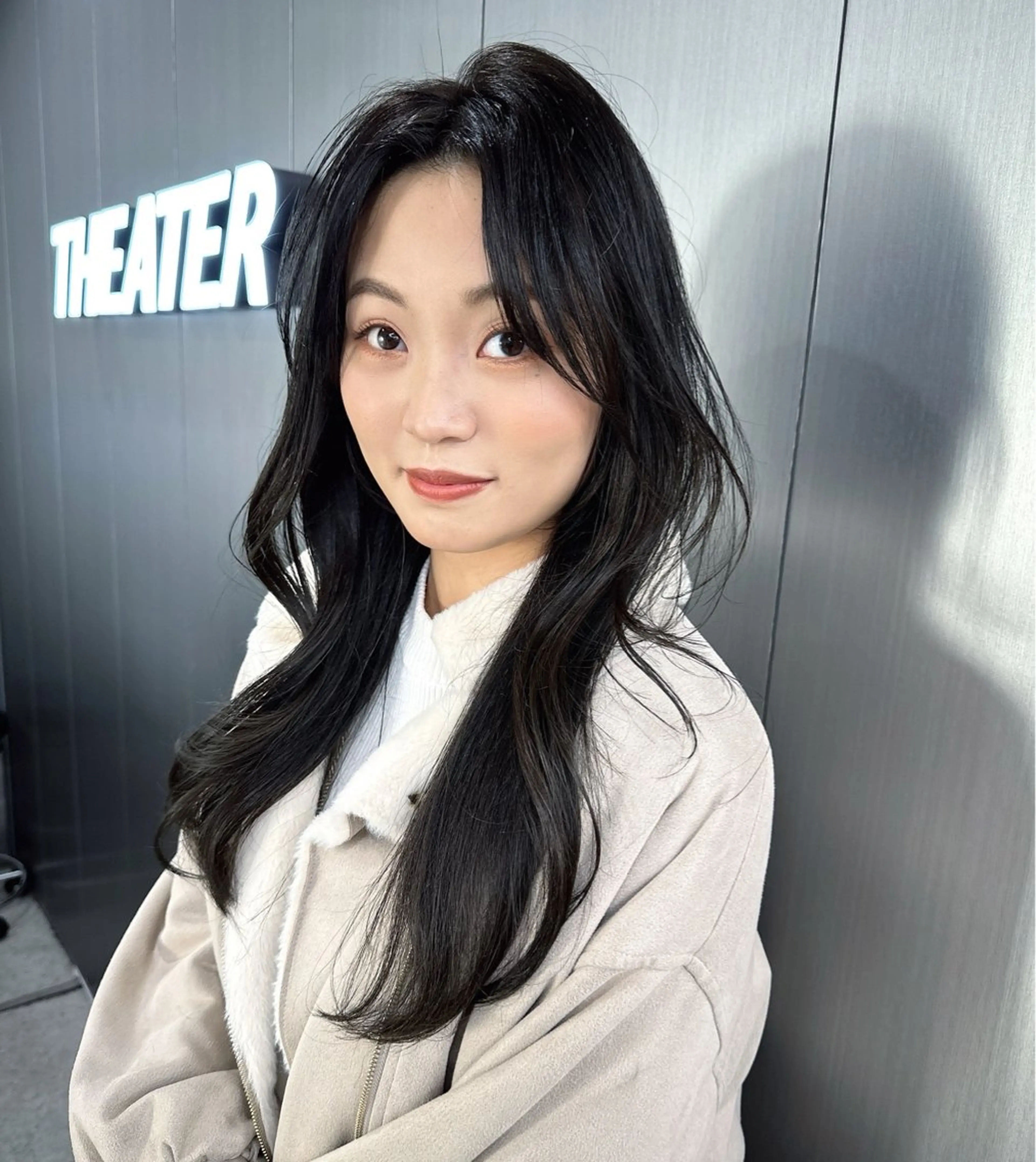 ロング カラー カット ヘアカラー くすみミルクティー／ ブラウン🪡TOWAのヘアスタイル