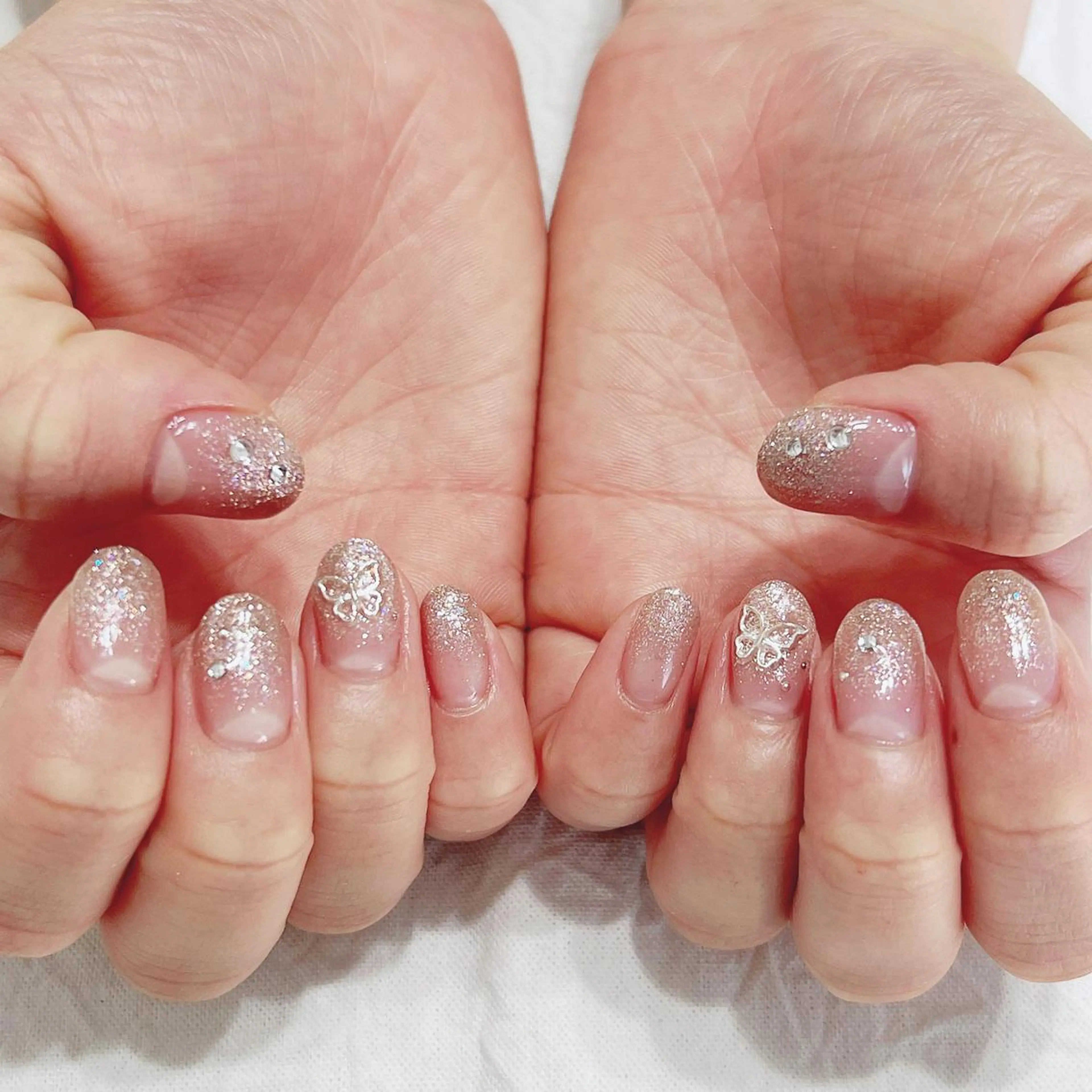 ネイル ラメ(グリッター) ラメグラデーション リボン シルバー ストーンネイル ハンドネイル peaberry nailのネイルデザイン