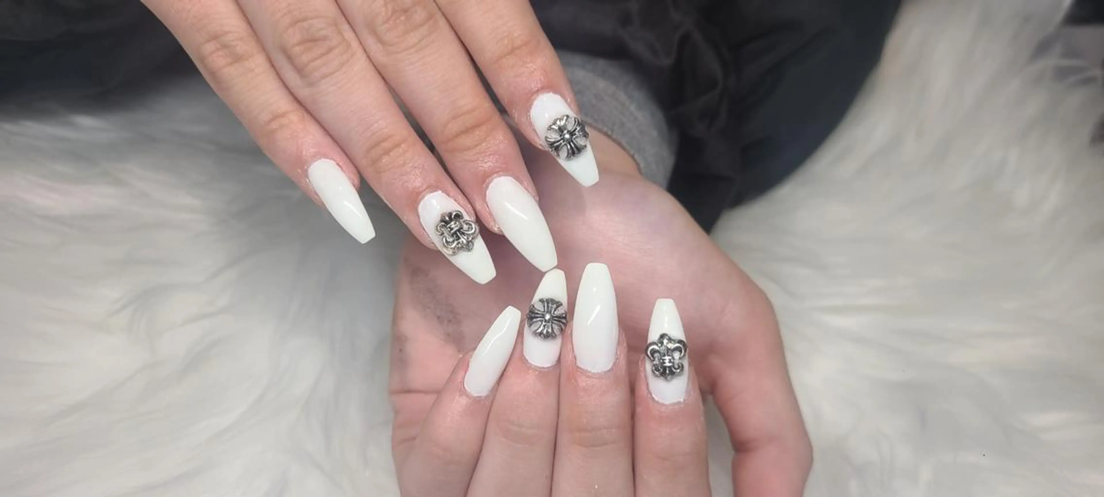 ネイル ワンカラーネイル ホワイト ハンドネイル Ravissy nail.のネイルデザイン