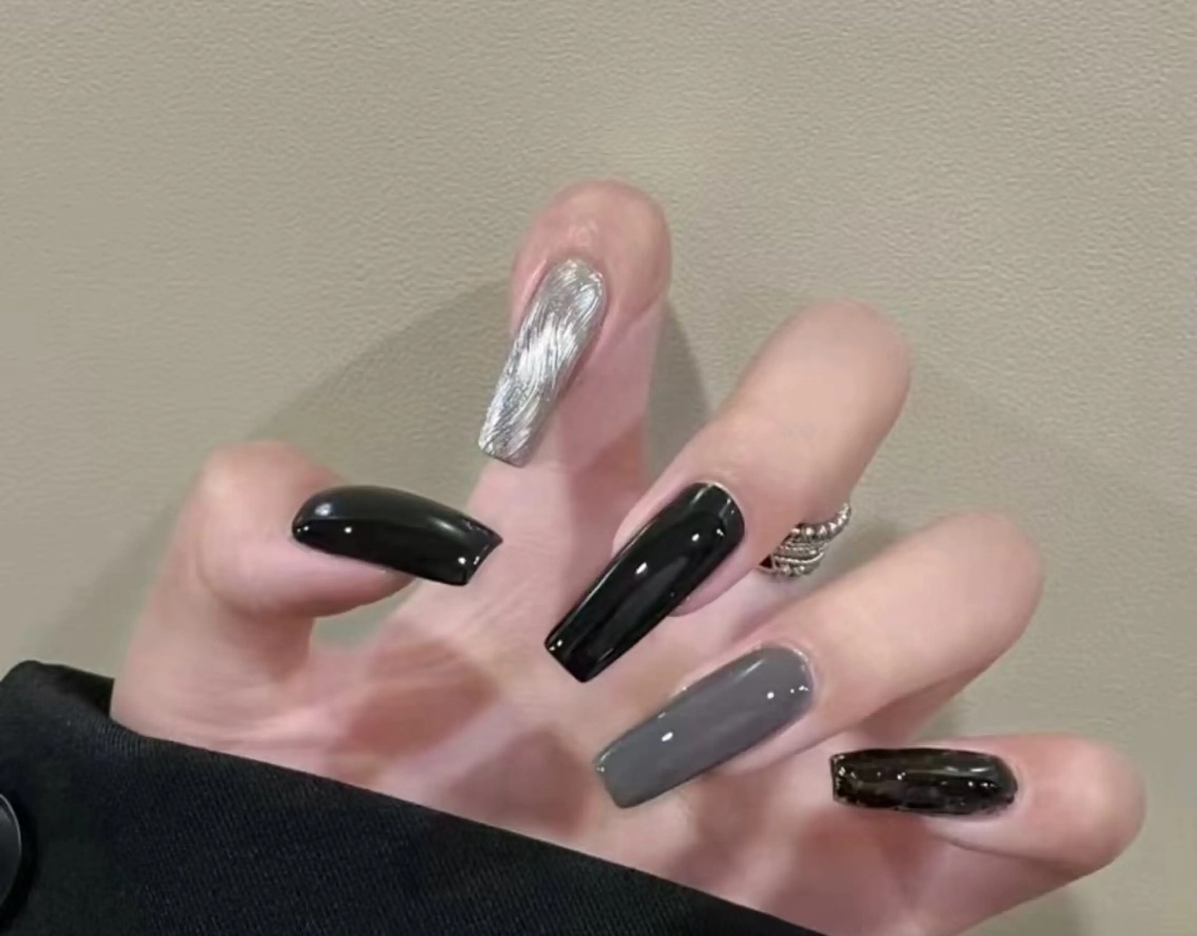 ネイル 高木 維麗絲のネイルデザイン