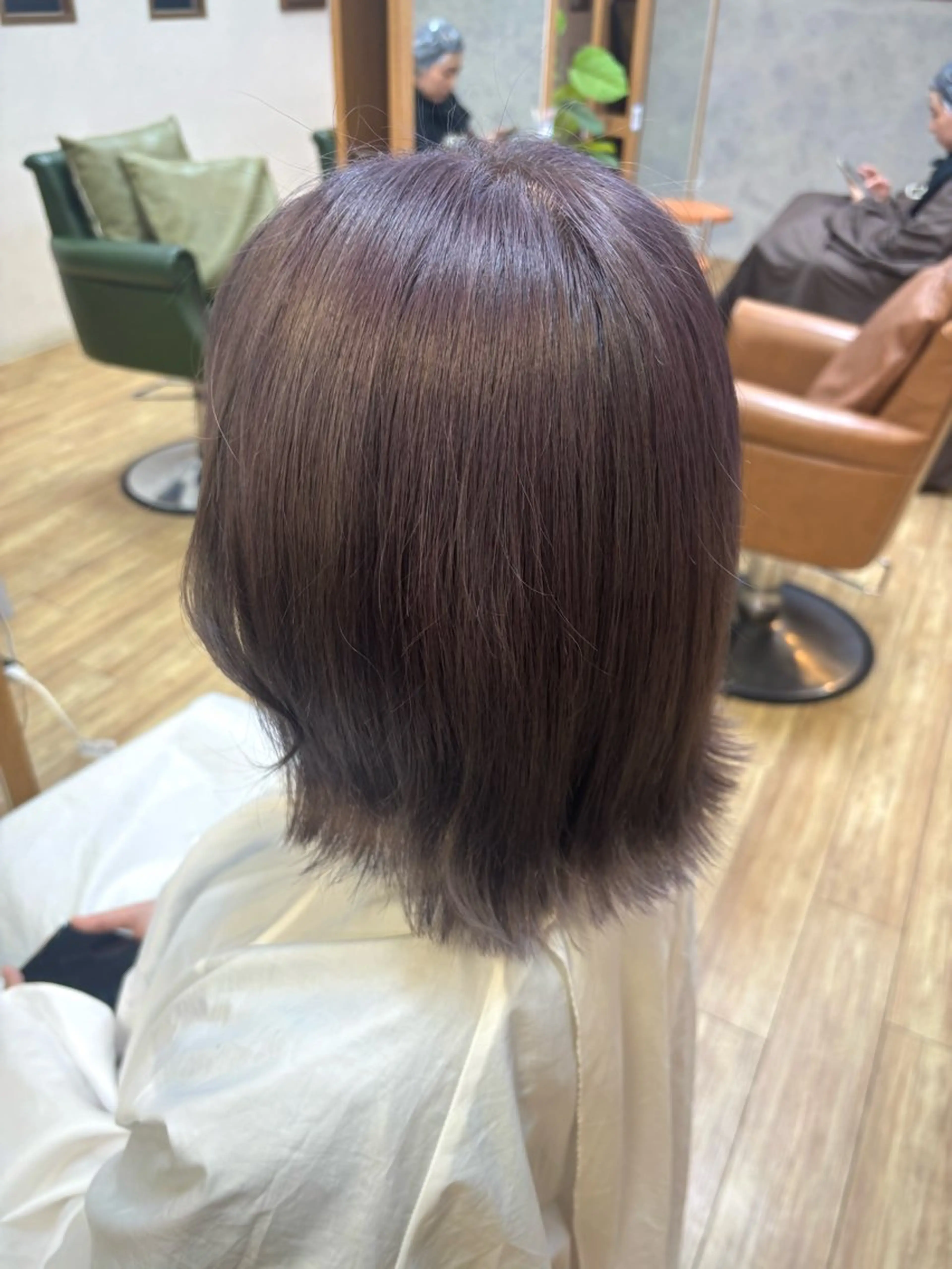 ショート カラー ブリーチ ラベンダーカラー 田邊 汐音のヘアスタイル