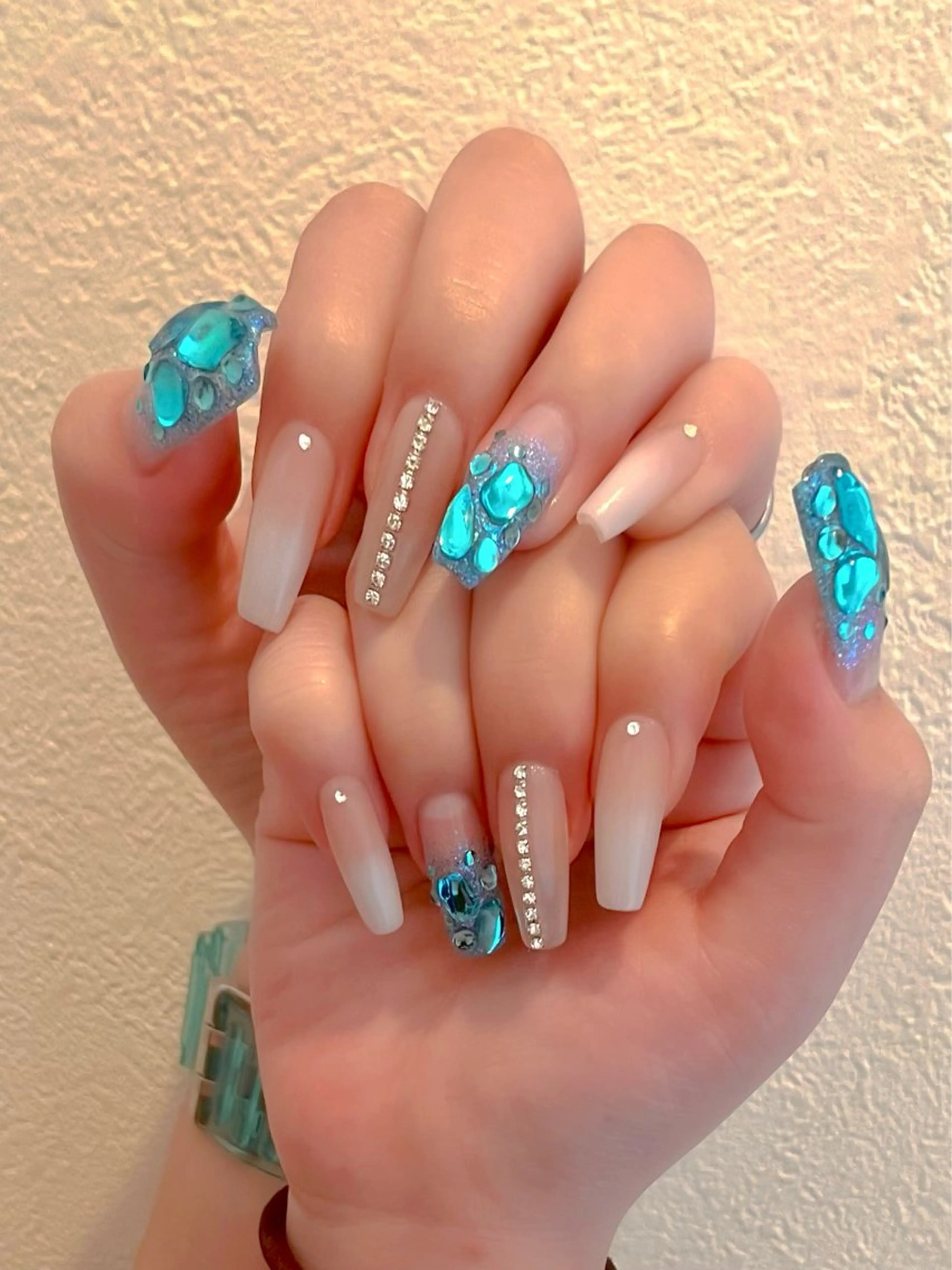 ネイル キラキラネイル マグネットネイル ワンカラーネイル スカルプネイル ワンホンネイル nine.🦋 YUKOのネイルデザイン