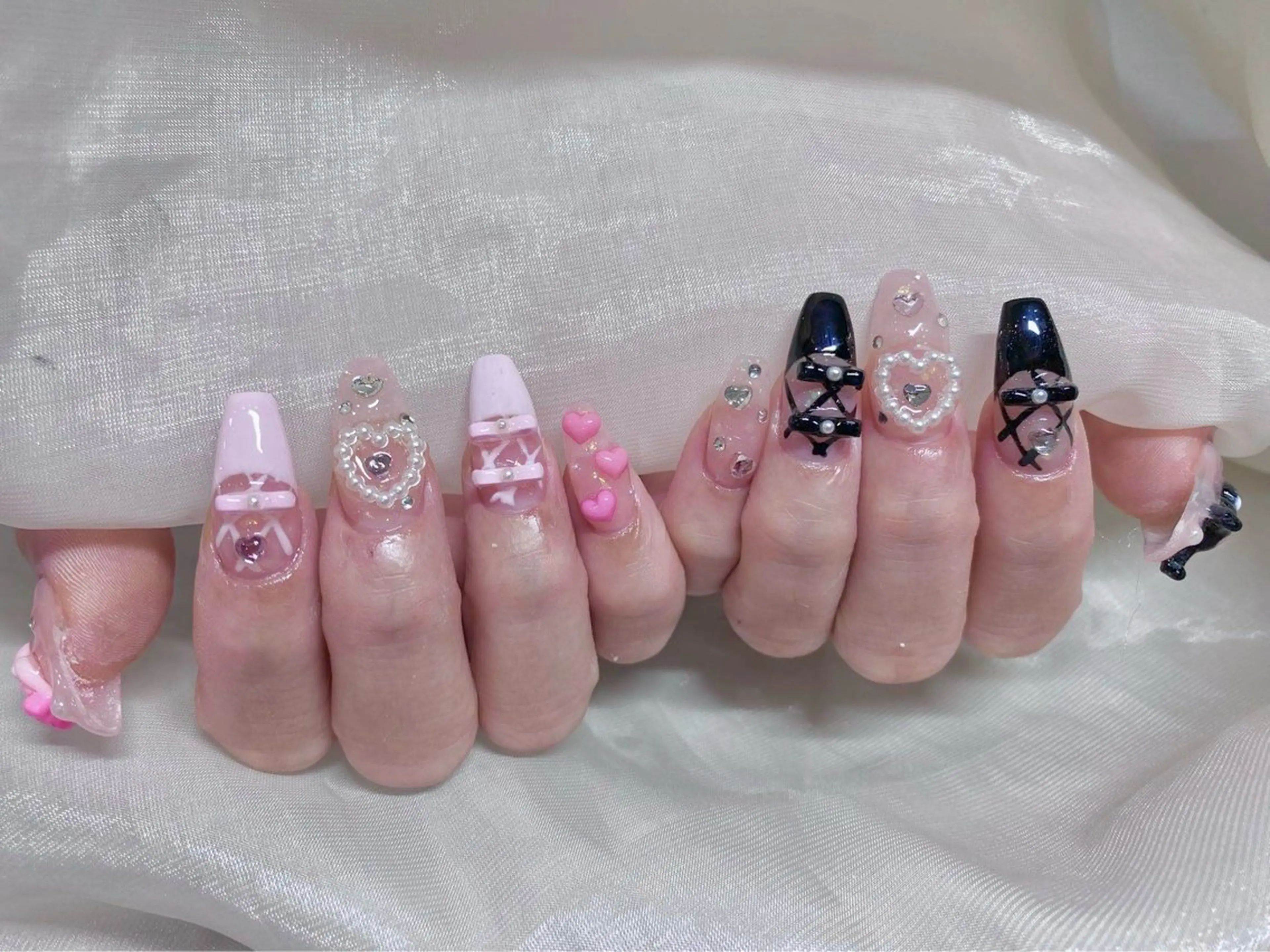 ネイル ブルー チークネイル フレンチネイル ハート ホログラムネイル ハンドネイル 美爪パラジェル導入店 Sunnilyのネイルデザイン