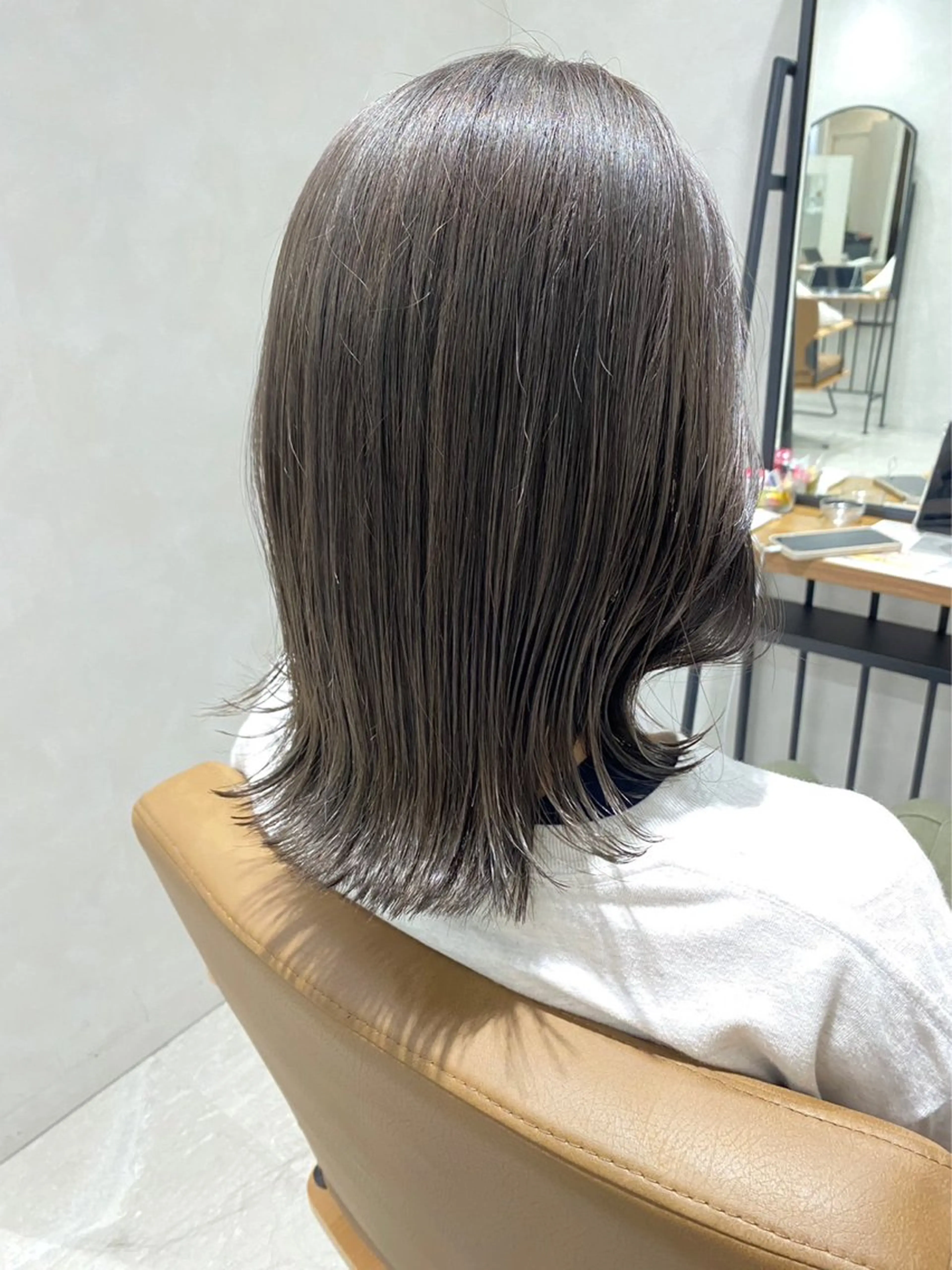 カラー ブリーチ グレージュ 🥇ショート/ボブ 似合わせ🥇のヘアスタイル