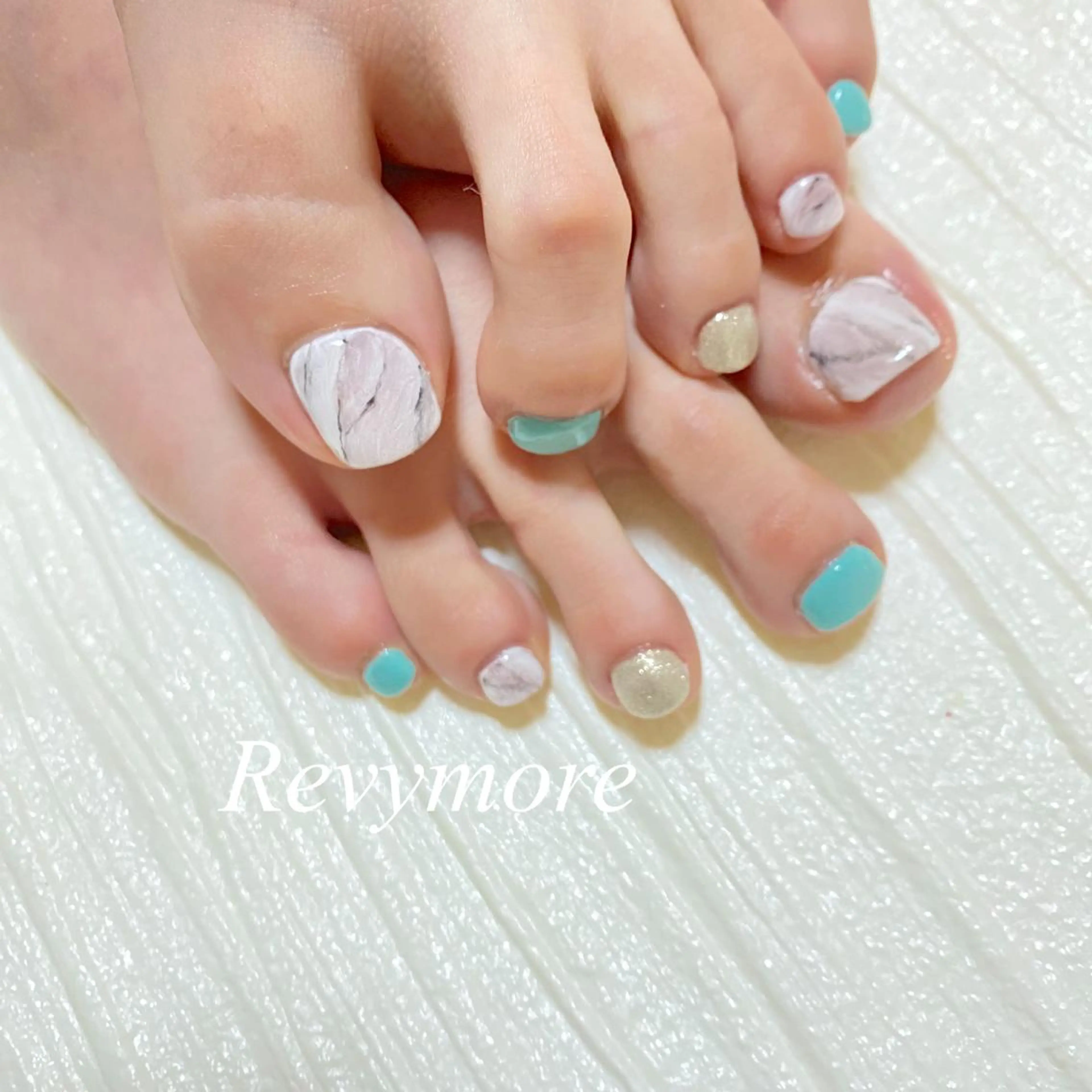 ショート ネイル フットネイル ジェルネイル 大理石ネイル(マーブル) ニュアンスネイル オフィスネイル nail salon Revymore所属・nail salon Revymoreのネイルデザイン