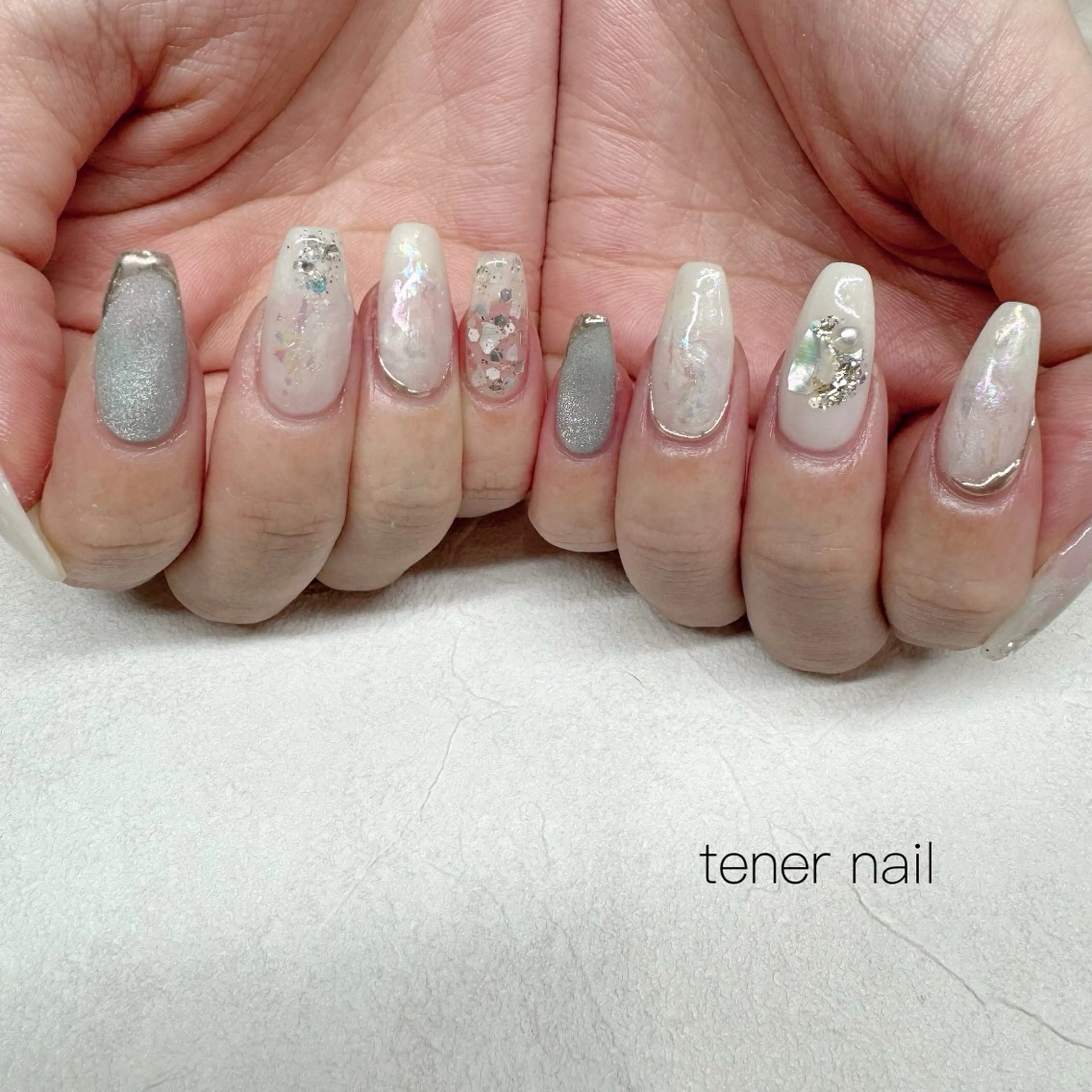 ネイル キラキラネイル ホワイト ハンドネイル tener  nail  テネルネイル所属・テネルネイル tener nailのネイルデザイン
