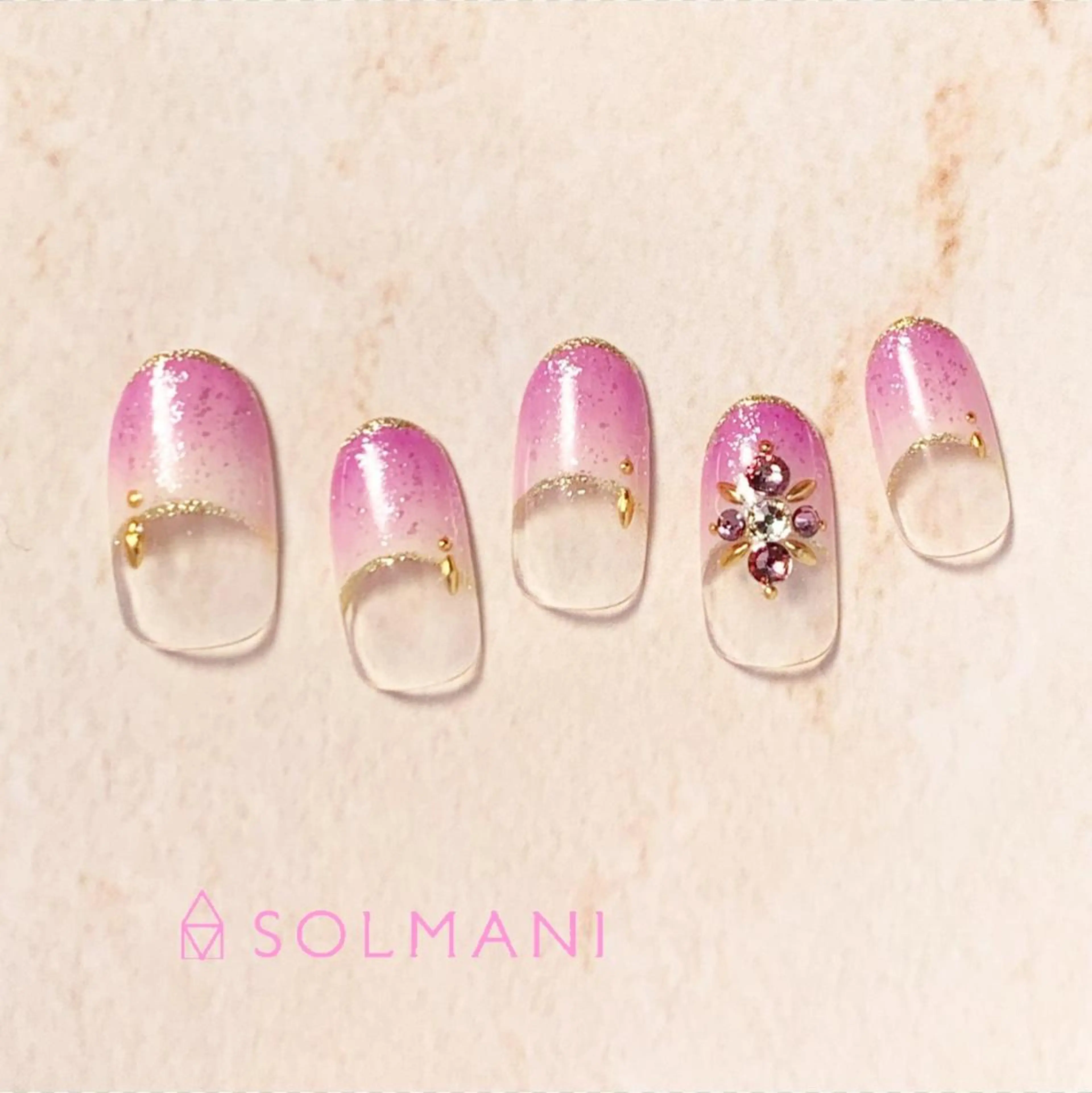 ネイル SOLMANI 予約担当のネイルデザイン