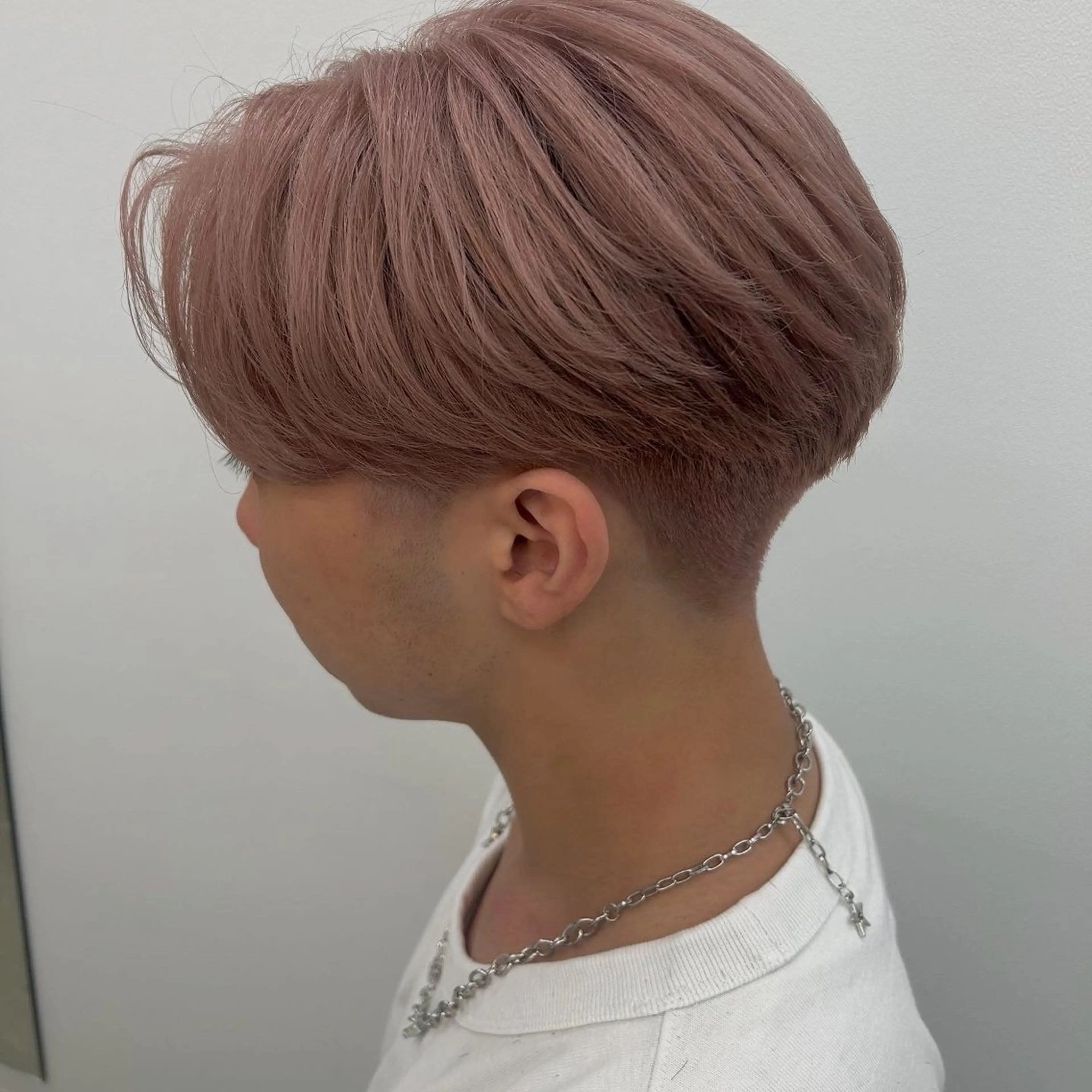 ショート ヘアカラー 加本 翼のヘアスタイル