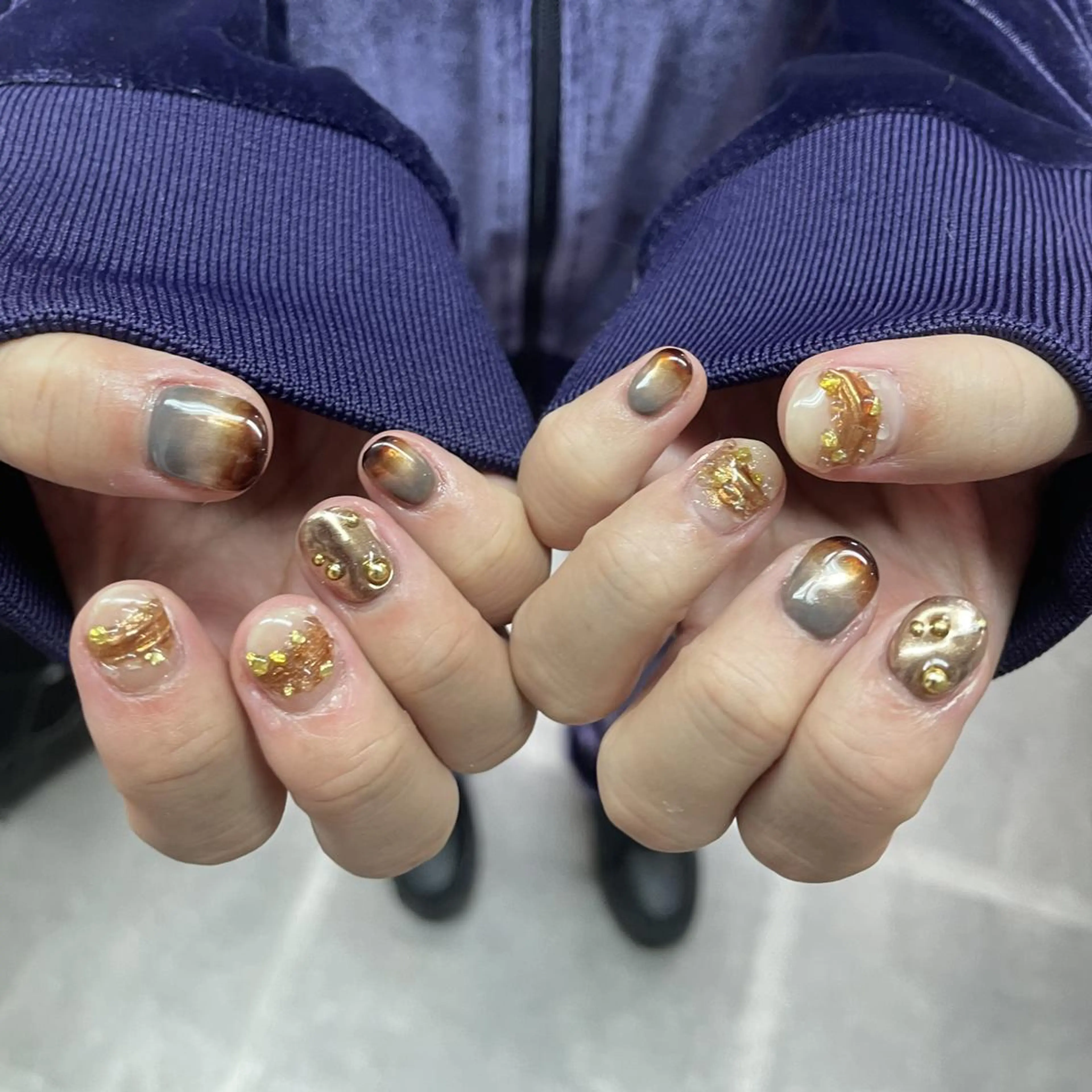 ネイル アートネイル べっ甲ネイル フレンチネイル ジェルネイル グリーン nailstudio eviz新宿店のネイルデザイン