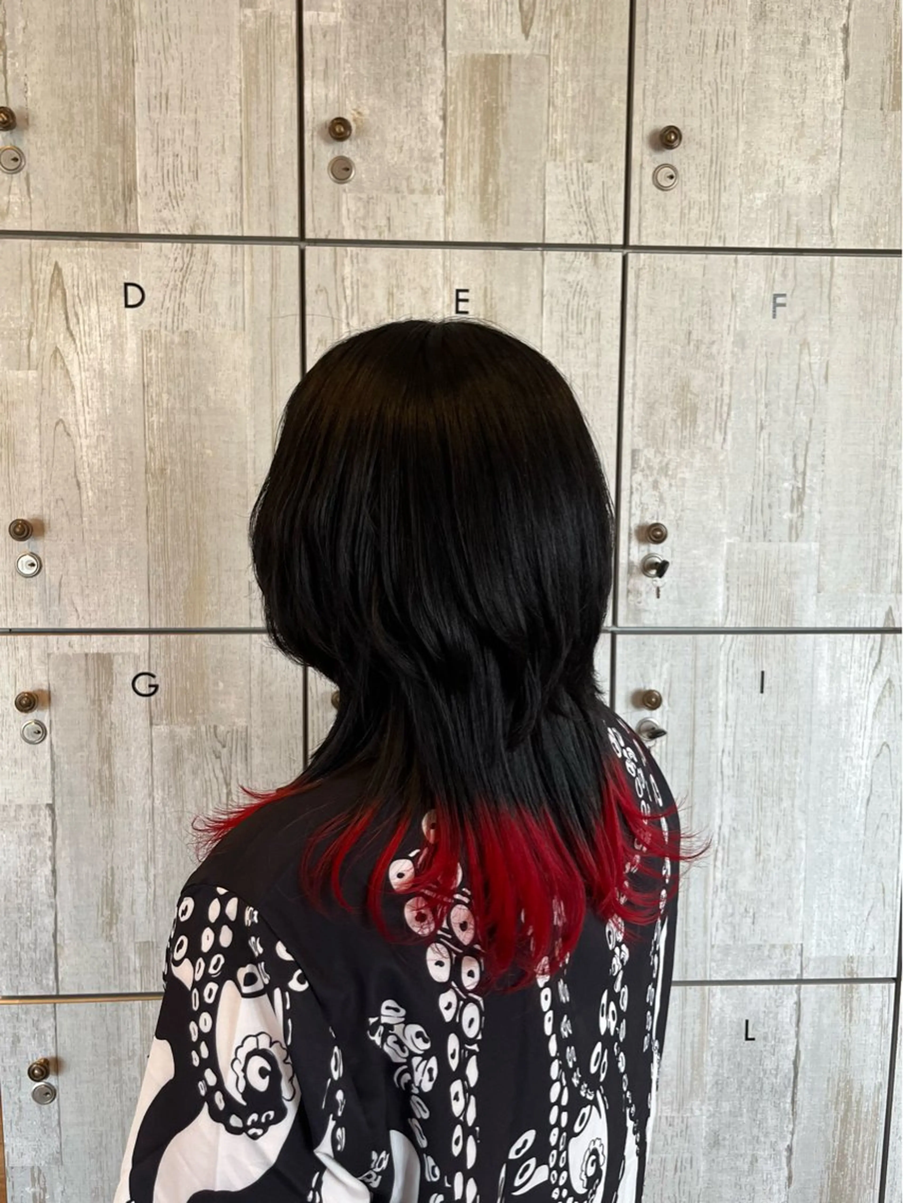 セミロング カラー ブリーチ レッドカラー ウルフカット 顔まわり/オフィス カラー/青栁優🔆のヘアスタイル