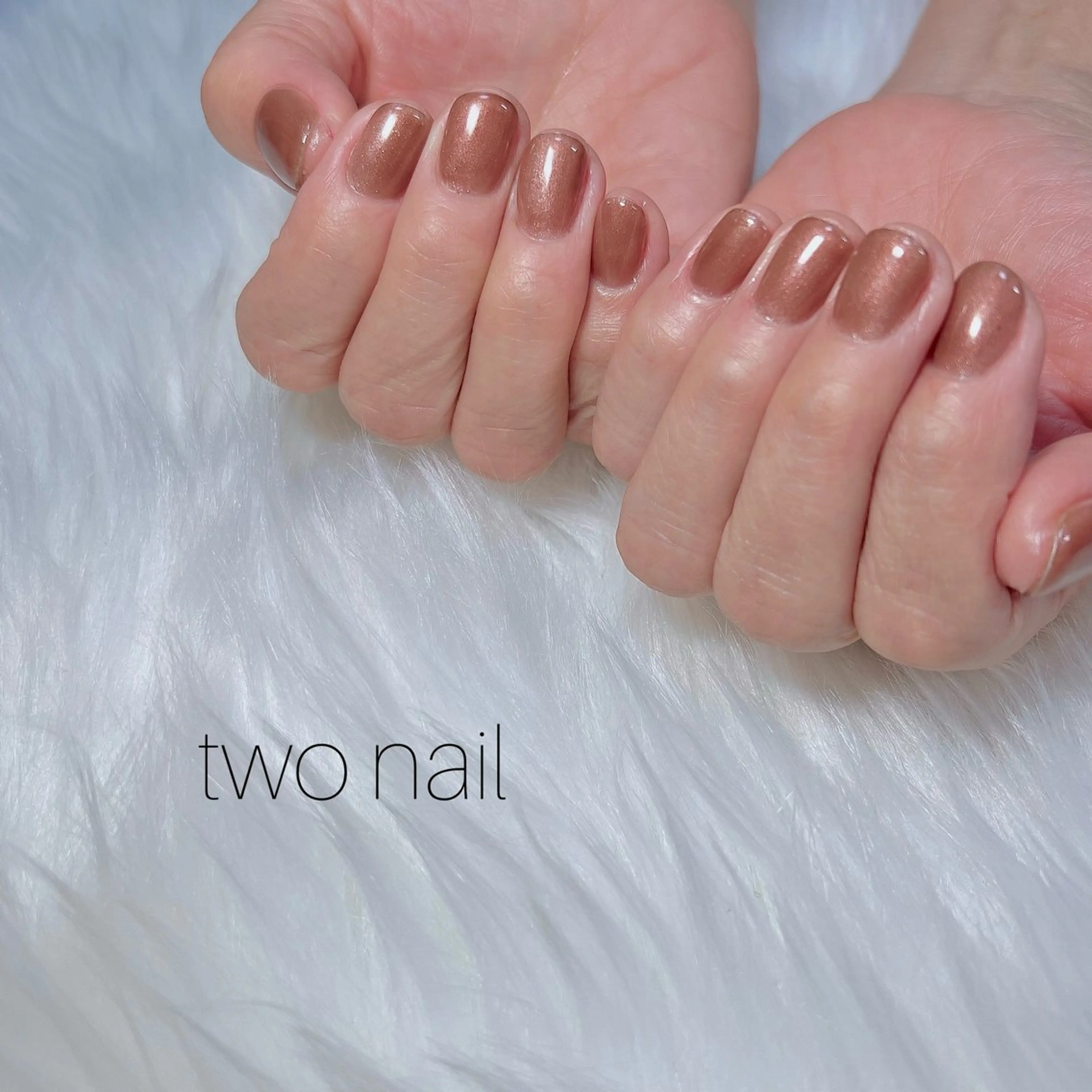 ネイル ブラウン キラキラネイル ネイルチップ ホワイト ハンドネイル two nailのネイルデザイン