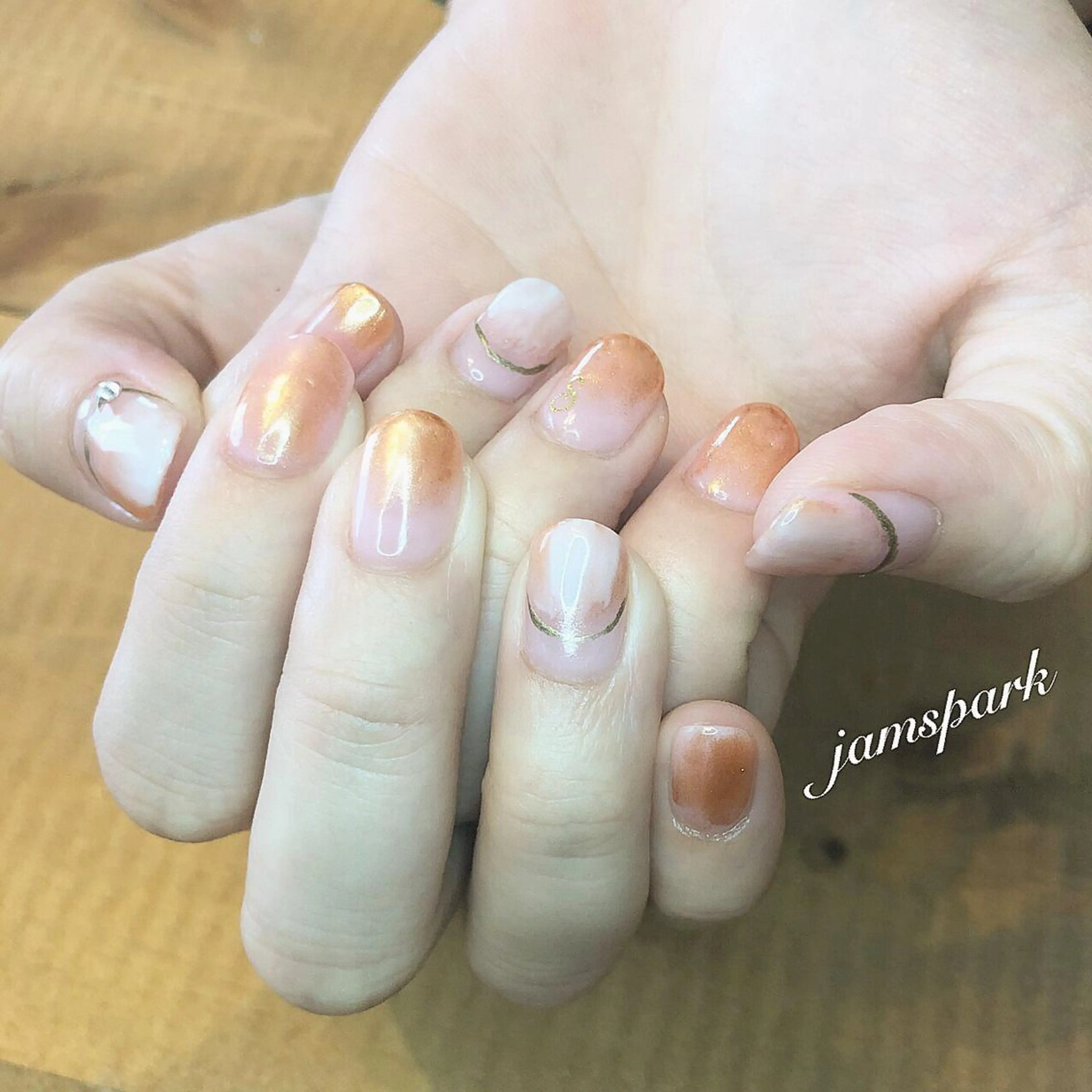 ネイル フレンチネイル ジェルネイル グラデーション ミディアムネイル ミラーネイル jamspark ✨のネイルデザイン