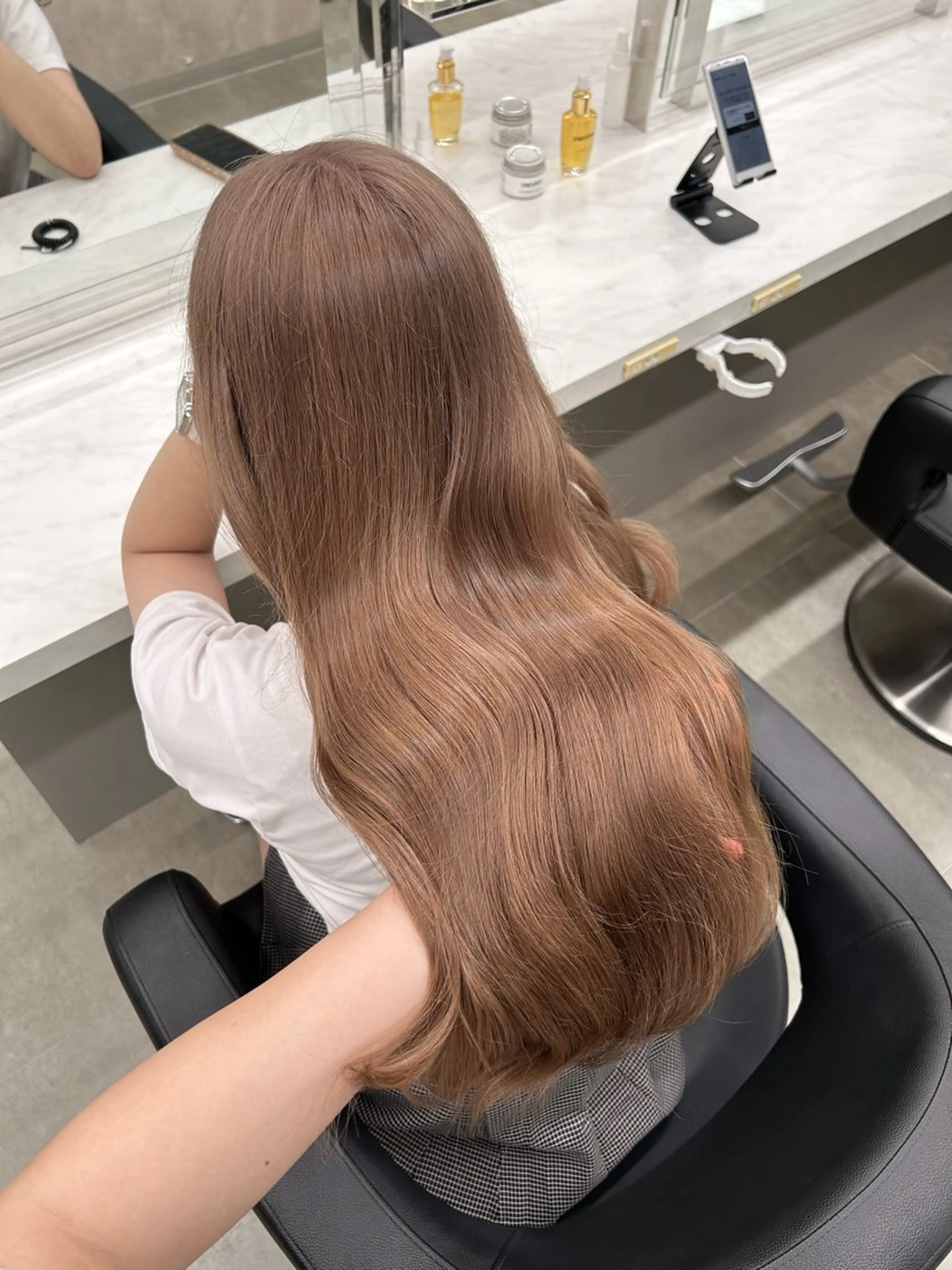 カラー ヘアカラー トリートメント 透明感ベージュ🤎 ナチュラルレイヤーのヘアスタイル