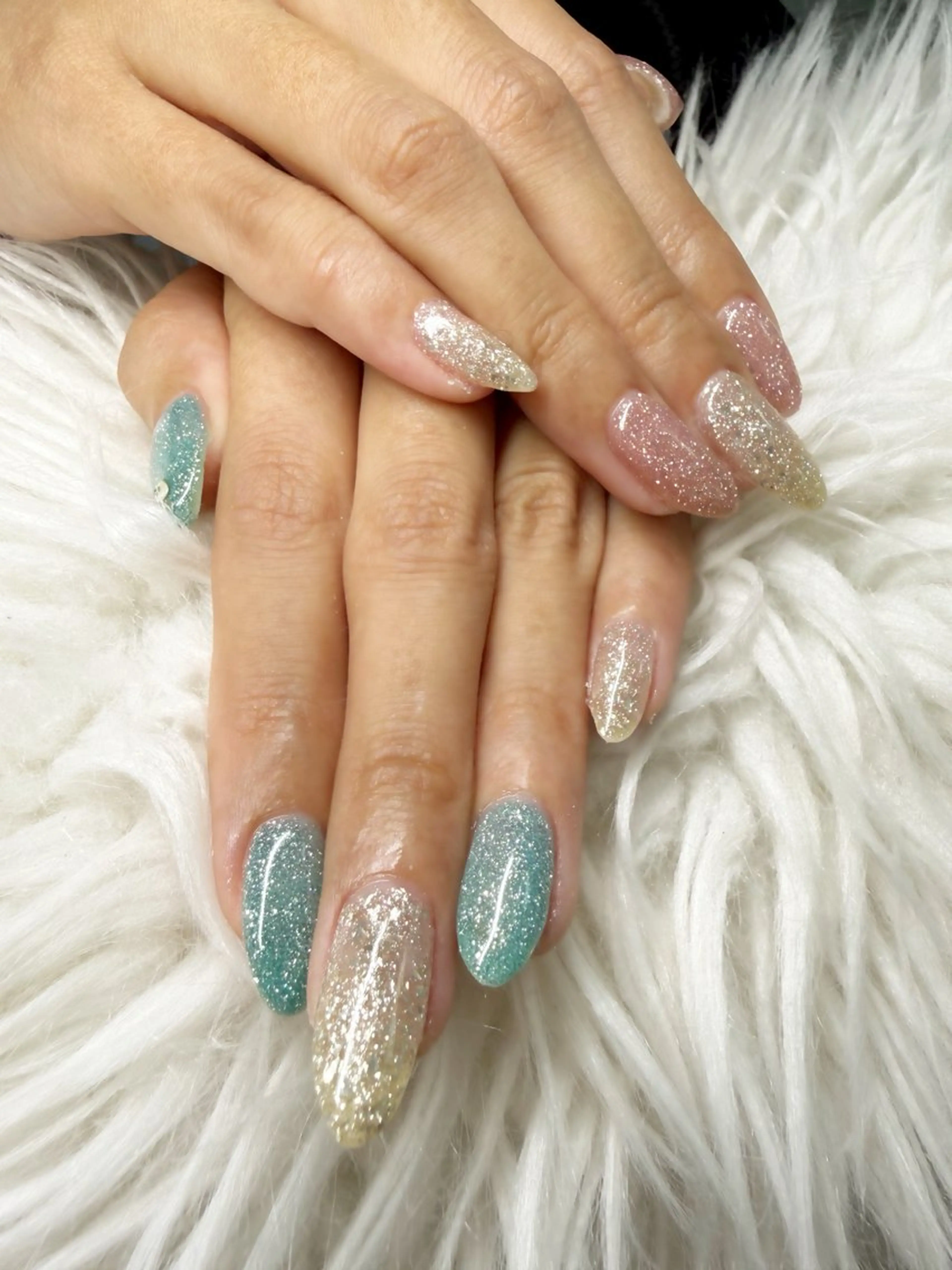 ネイル ブルー ラメ(グリッター) ピンク ハンドネイル フットネイル 小川 早紀のネイルデザイン