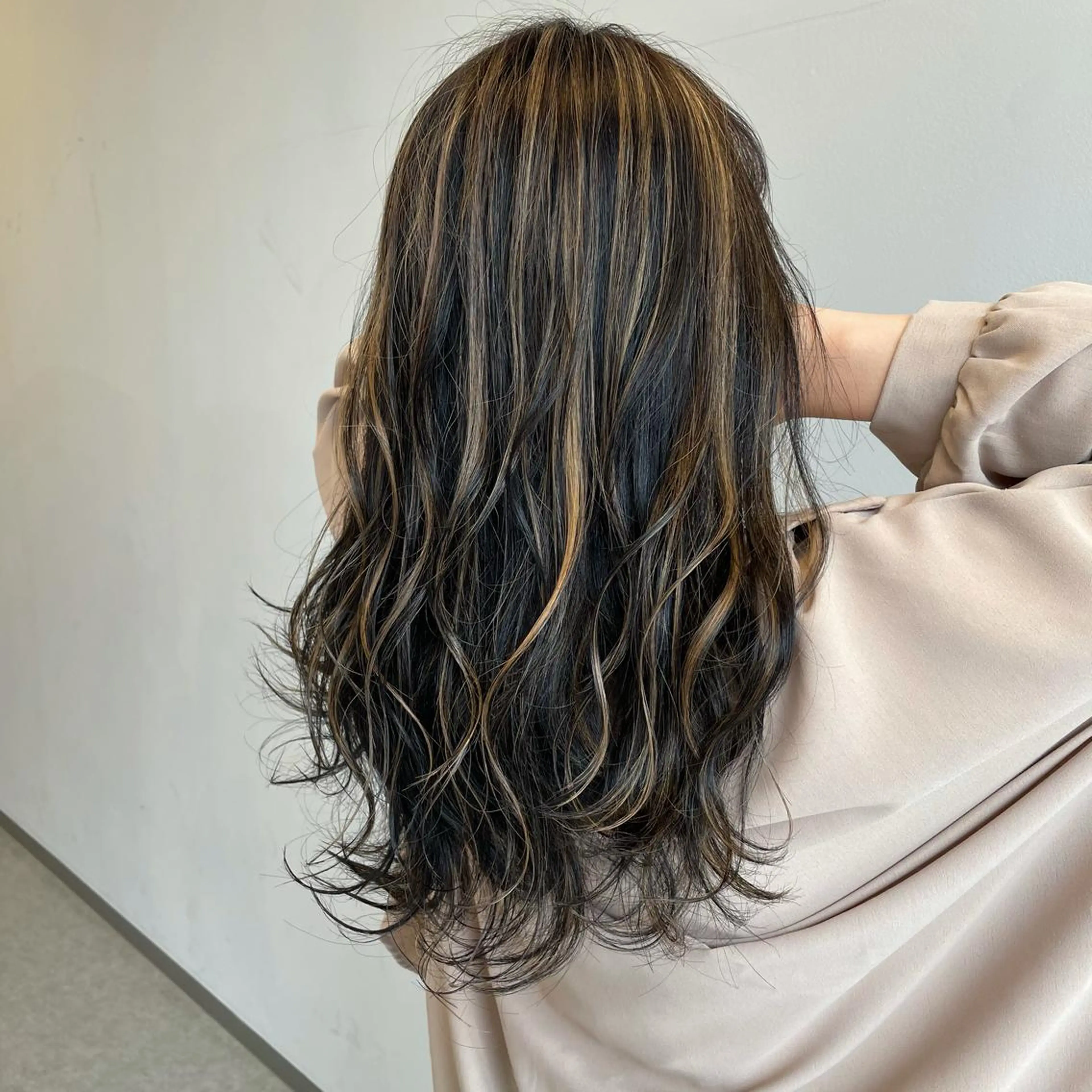 ロング カラー ハイライトカラー ハイライト 似合わせスタイル 岡田勇哉のヘアスタイル