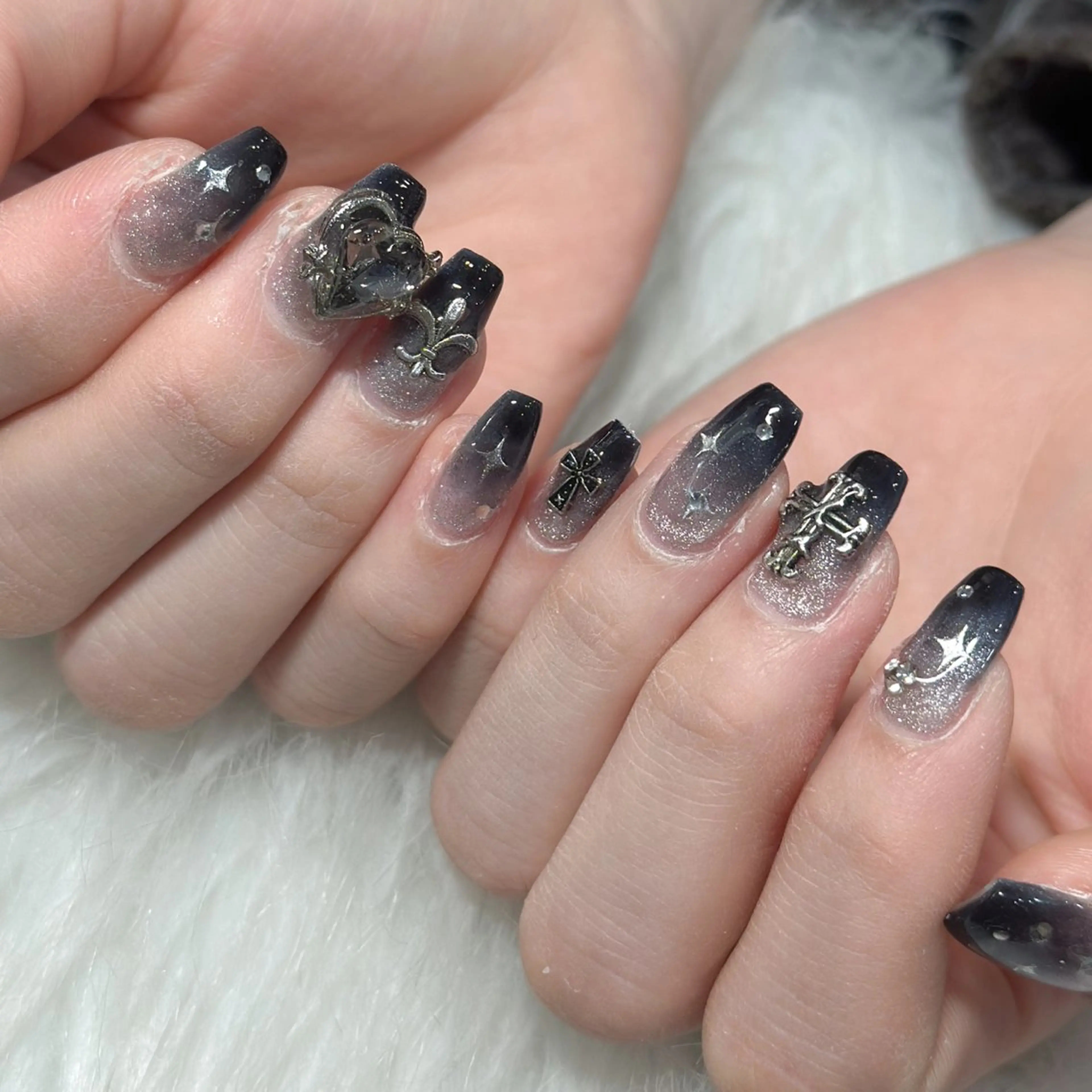 ネイル ハンドネイル フットネイル LAVISH nanamiのネイルデザイン