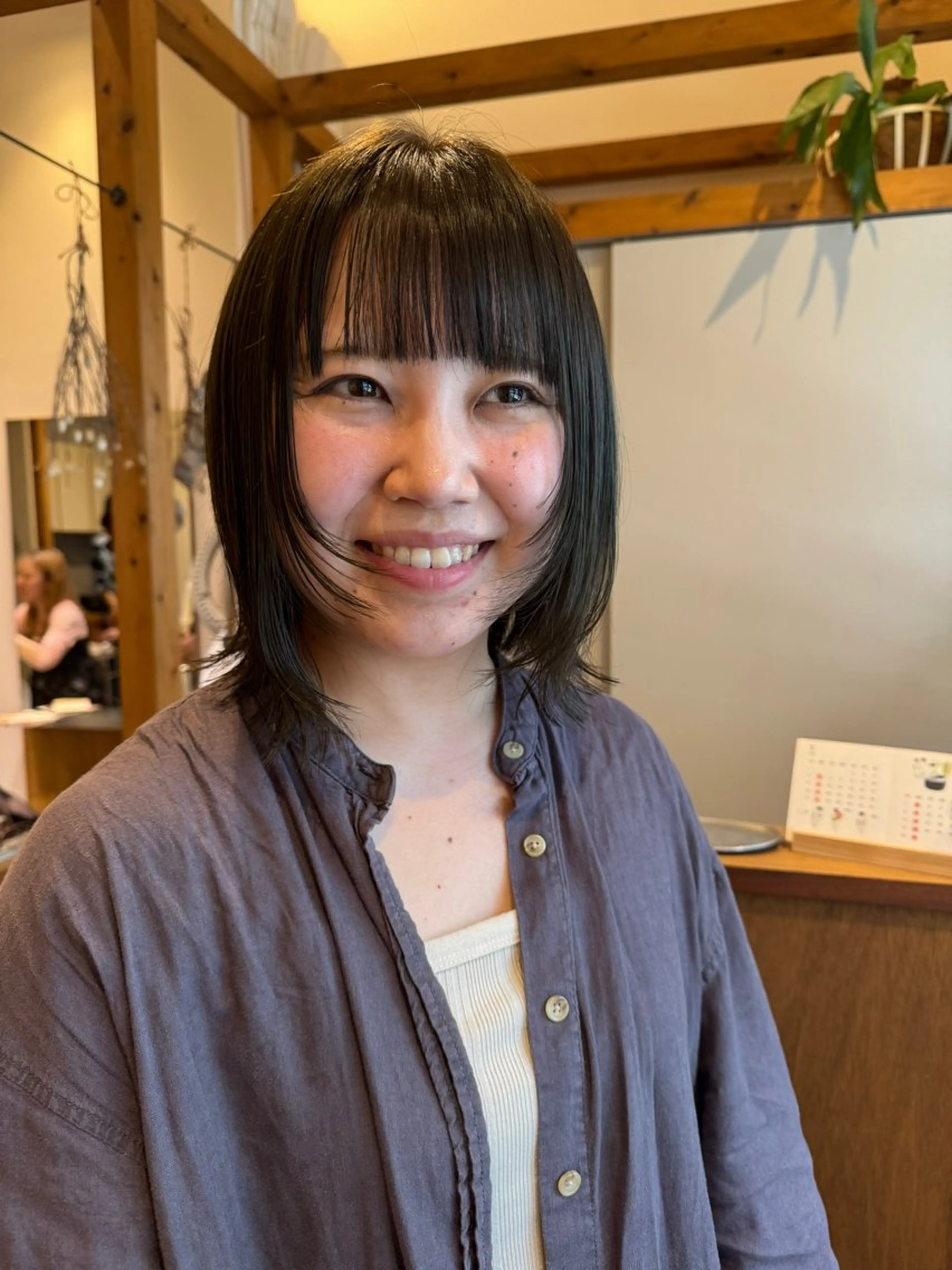 ミディアム カラー 顔まわりレイヤー レイヤーカット カット ヘアカラー トリートメント ENIF　大島 芽生のヘアスタイル