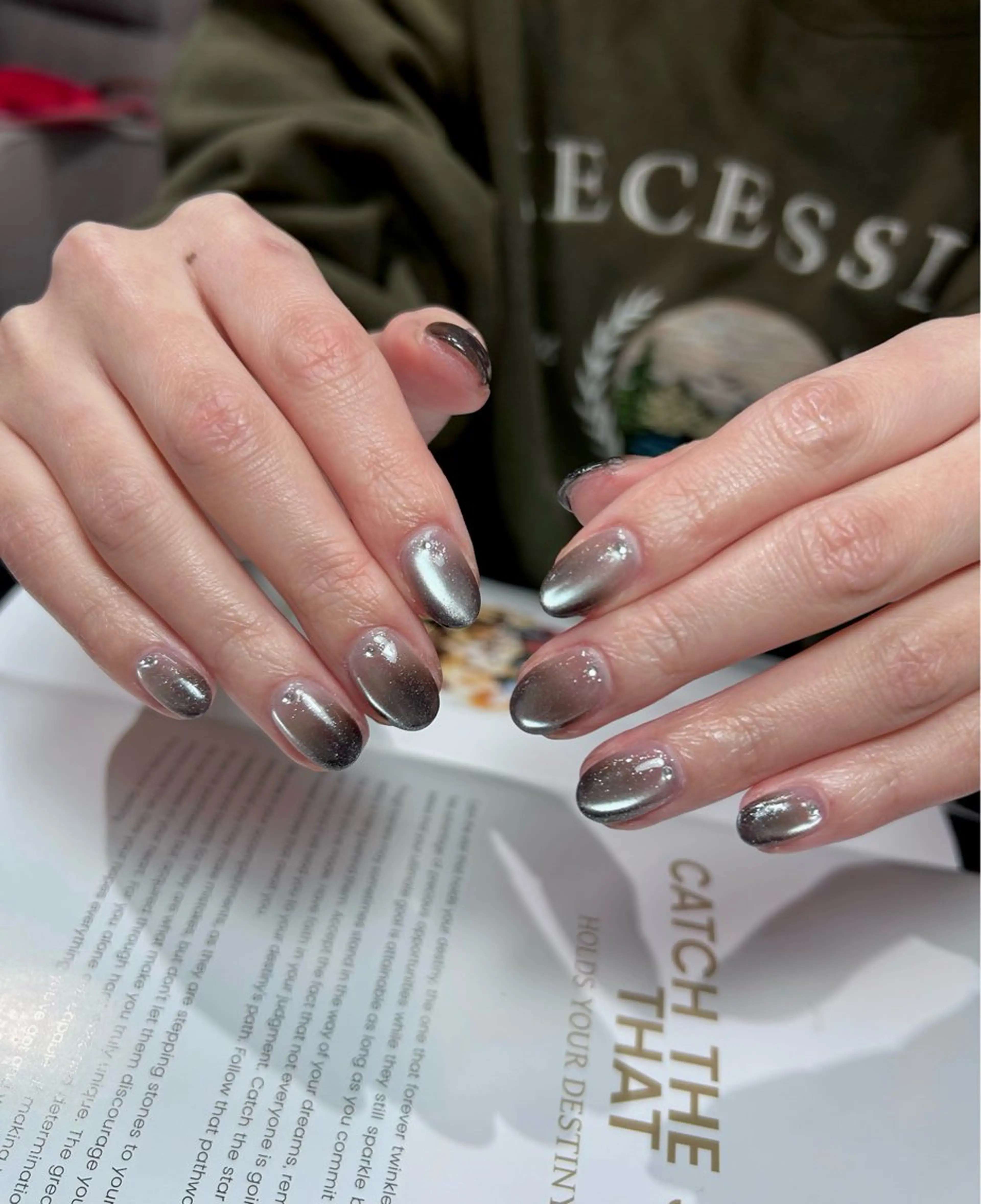 ネイル グラデーション ラメ(グリッター) マグネットネイル ミラーネイル ニュアンスネイル ハンドネイル Lumi de nails所属・Lumi de nailsのネイルデザイン