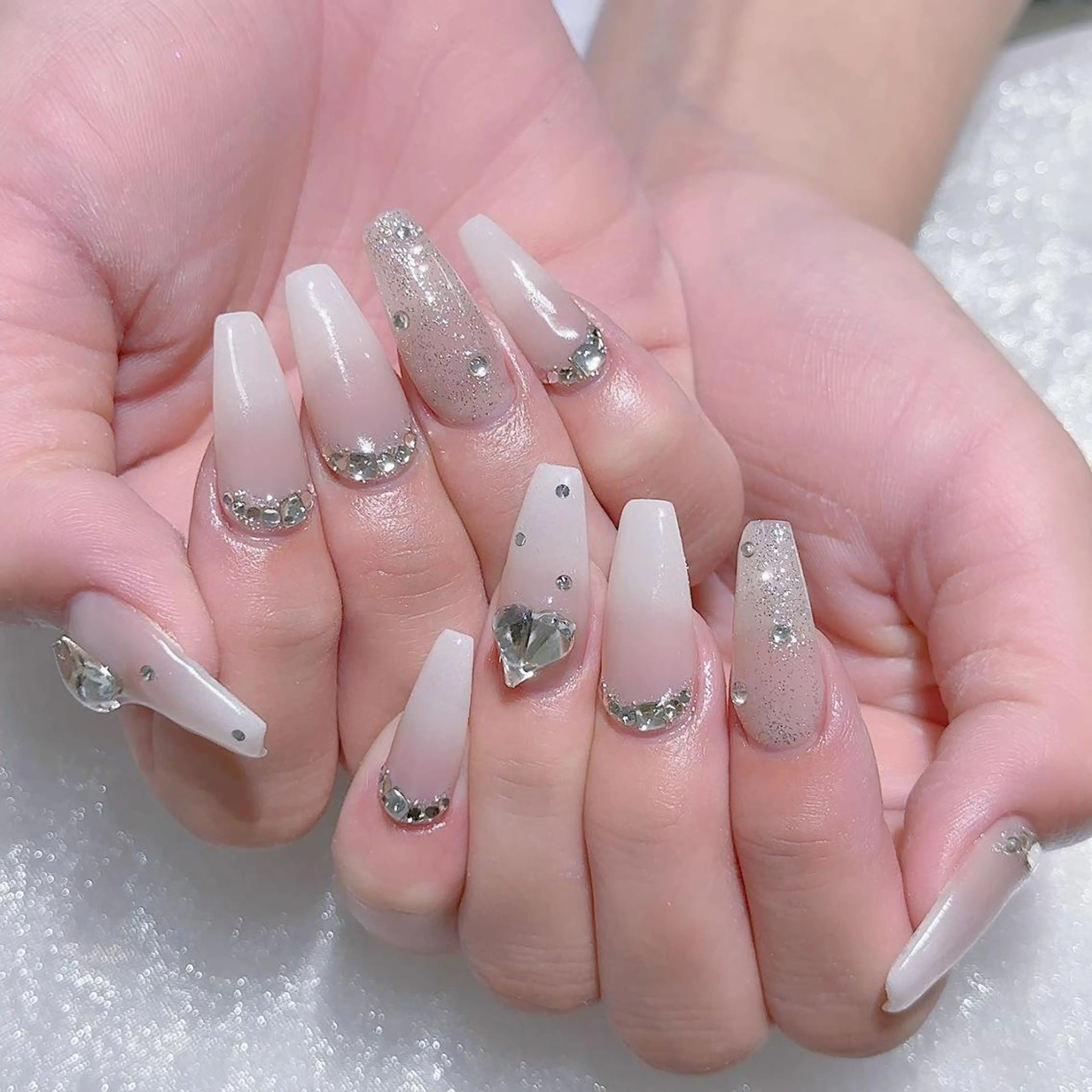 ネイル チークネイル ジェルネイル キラキラネイル マグネットネイル 持ち込み ハンドネイル Queens ゲンのネイルデザイン