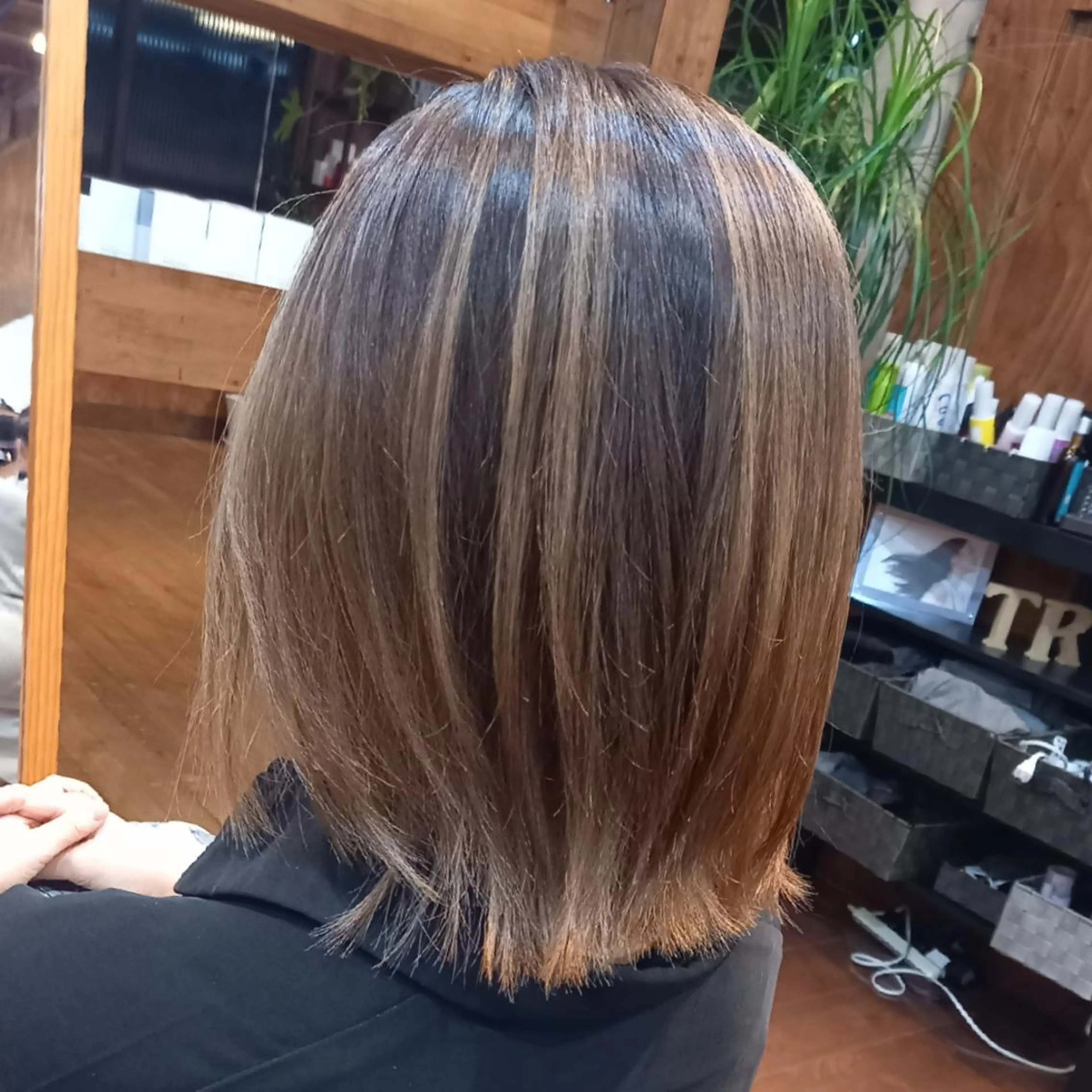 カラー バレイヤージュ 飯田 仁美のヘアスタイル