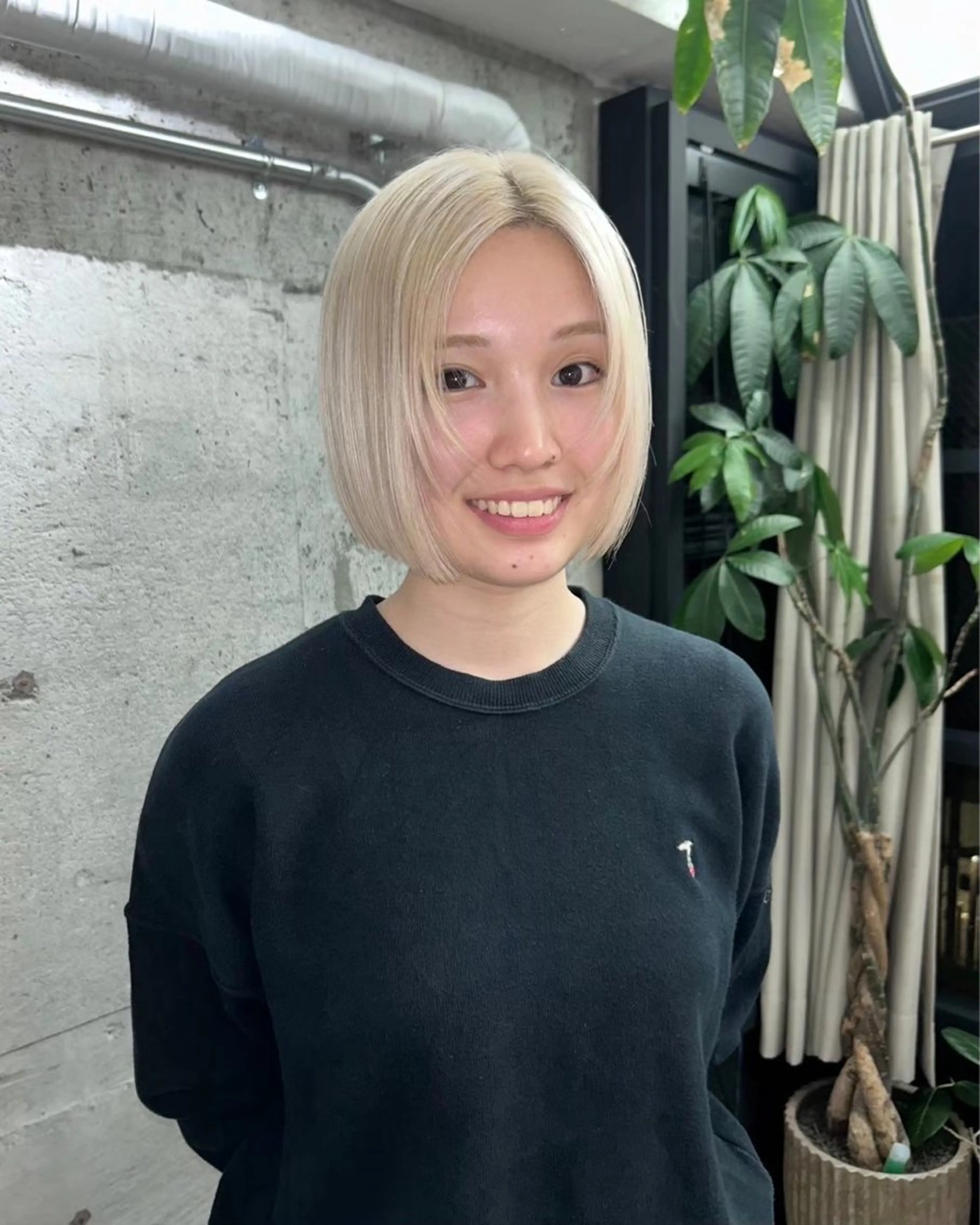 ショート カラー ブリーチ ブロンド ホワイトブロンド 高発色ブリーチ/ ハイレイヤー🪽aiのヘアスタイル