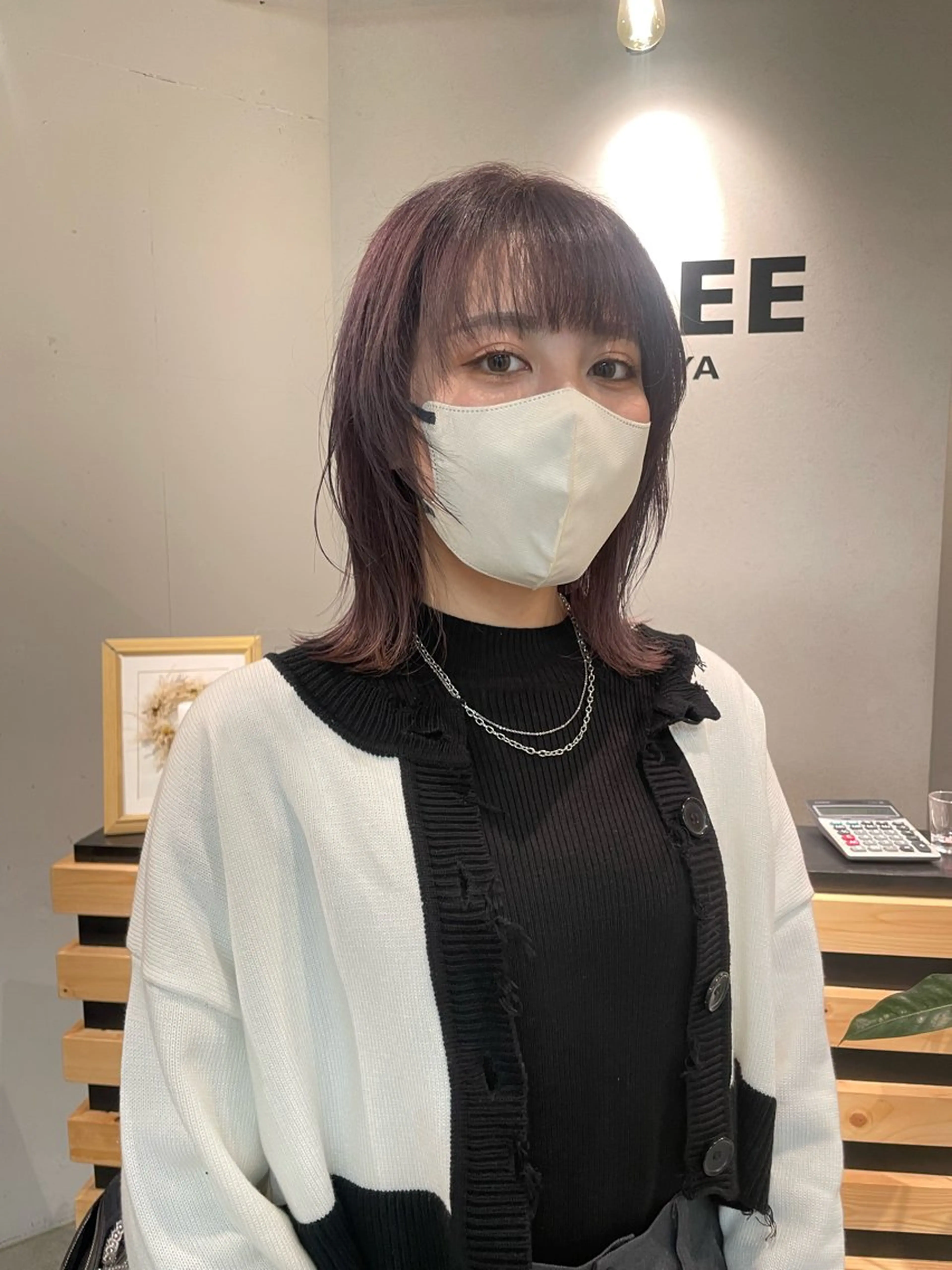 ミディアム カラー 切りっぱなしボブ ブリーチ パープルカラー ボブ くびれヘア A/LEE所属・久保田 千尋のヘアスタイル