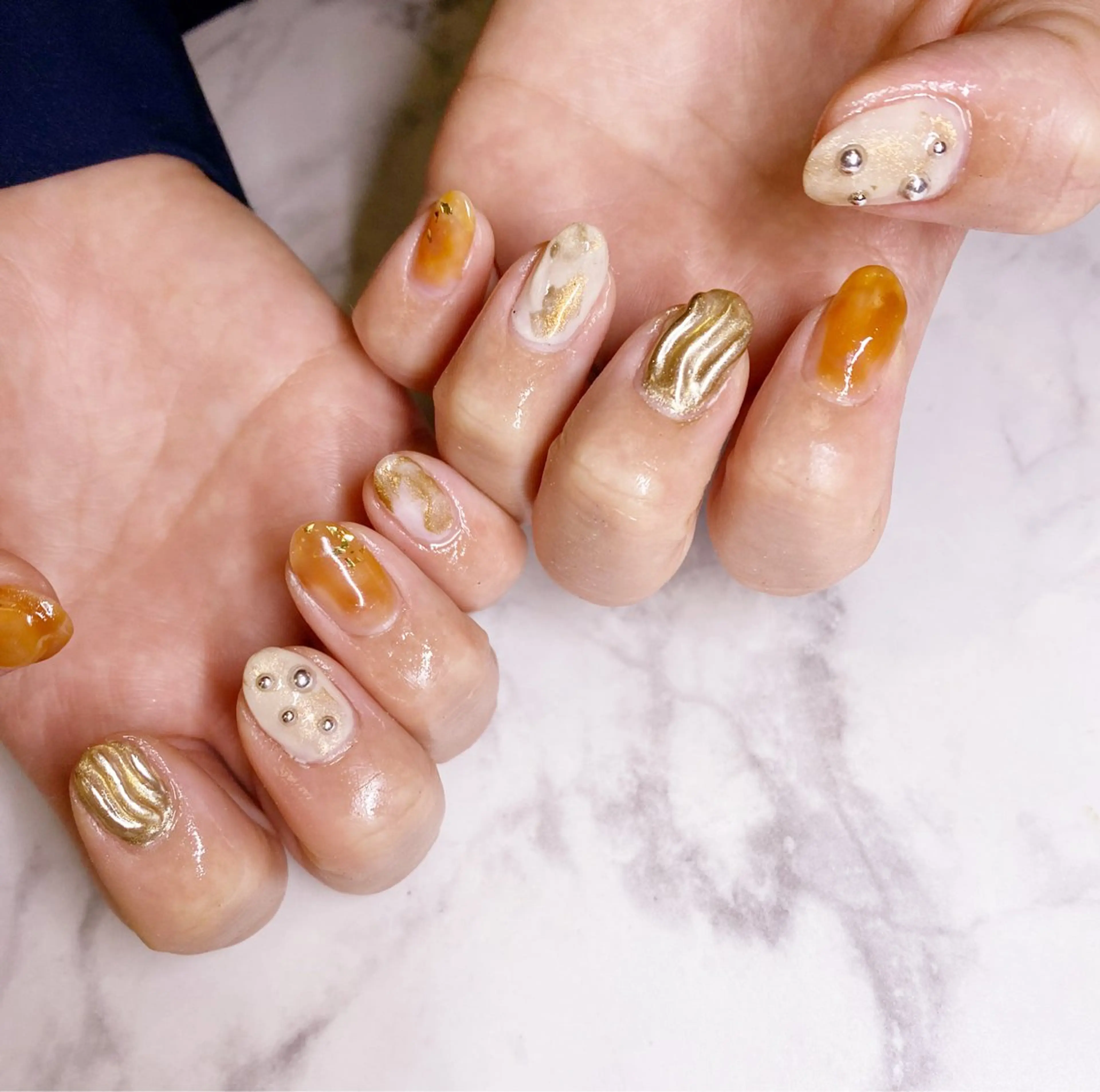 ネイル ゴールド ニュアンスネイル ハンドネイル ネイル＆脱毛 Lotus🌸のネイルデザイン