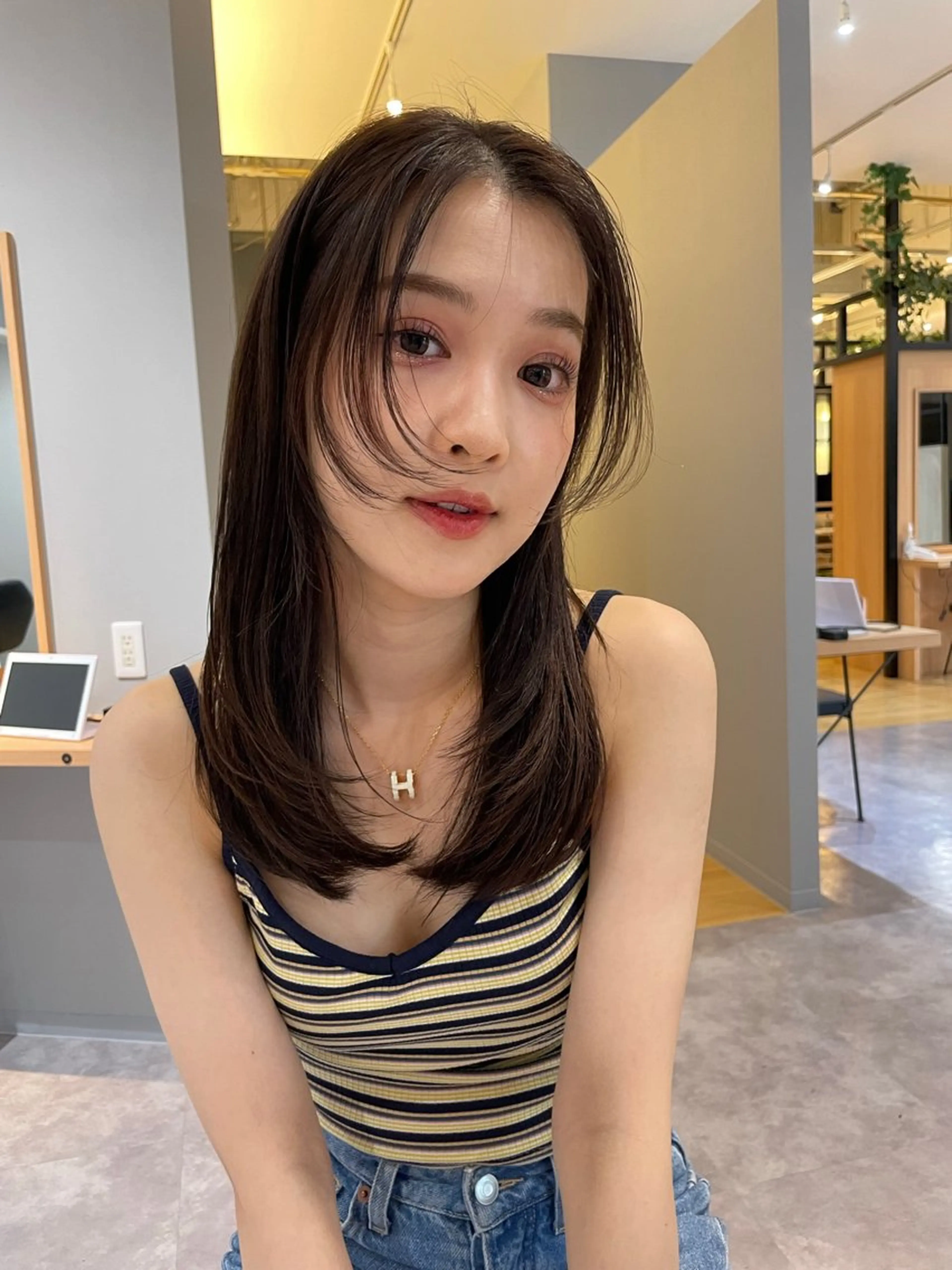 セミロング 顔まわりレイヤー レイヤーカット カット ヘアカラー 河崎 ブルーナちえみのヘアスタイル