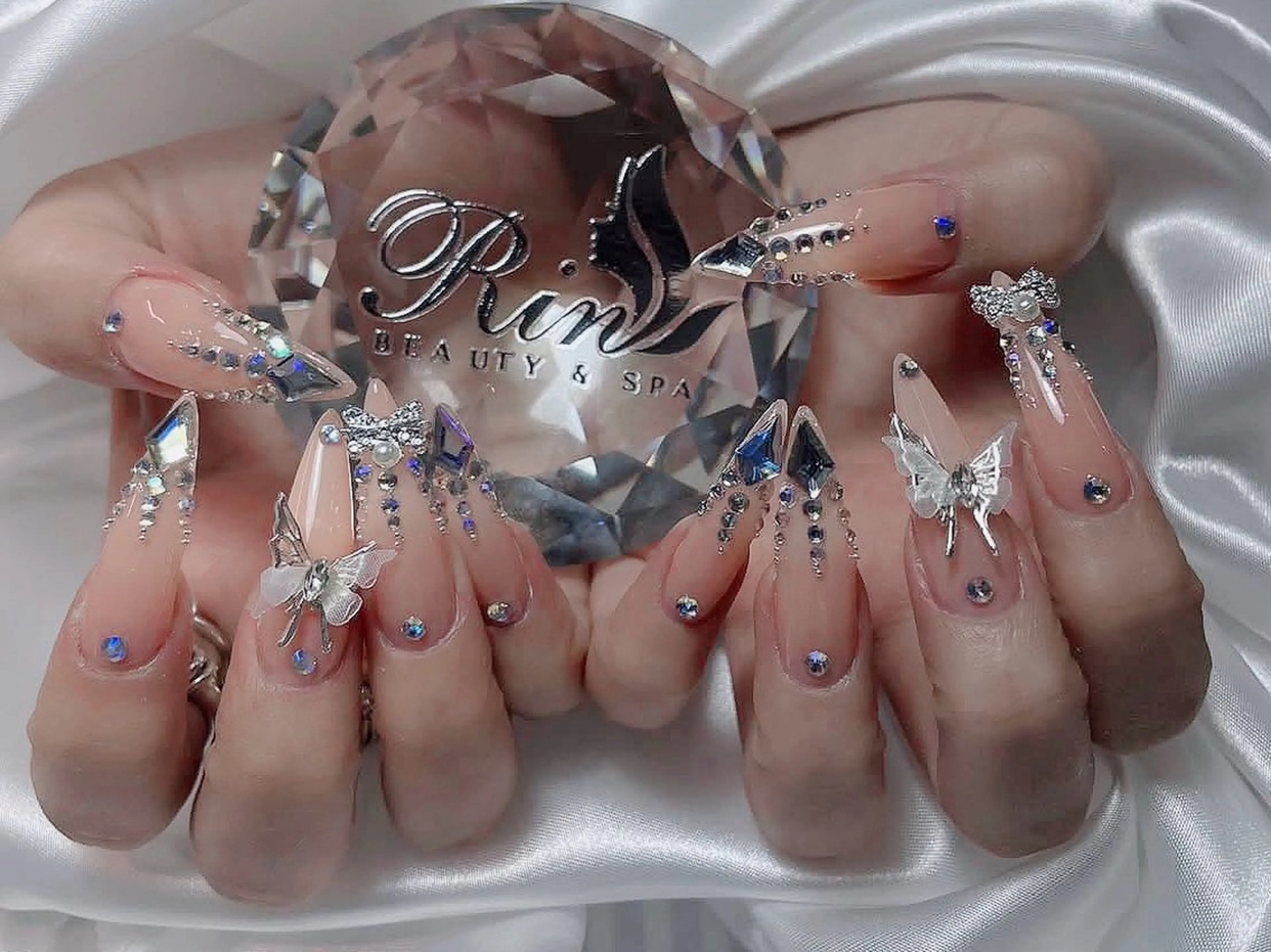 ネイル フラワーネイル フレンチネイル ジェルネイル グラデーション オフィスネイル ハンドネイル ハンドケア リサネイルサロン所属・リサ ネイルサロンのネイルデザイン