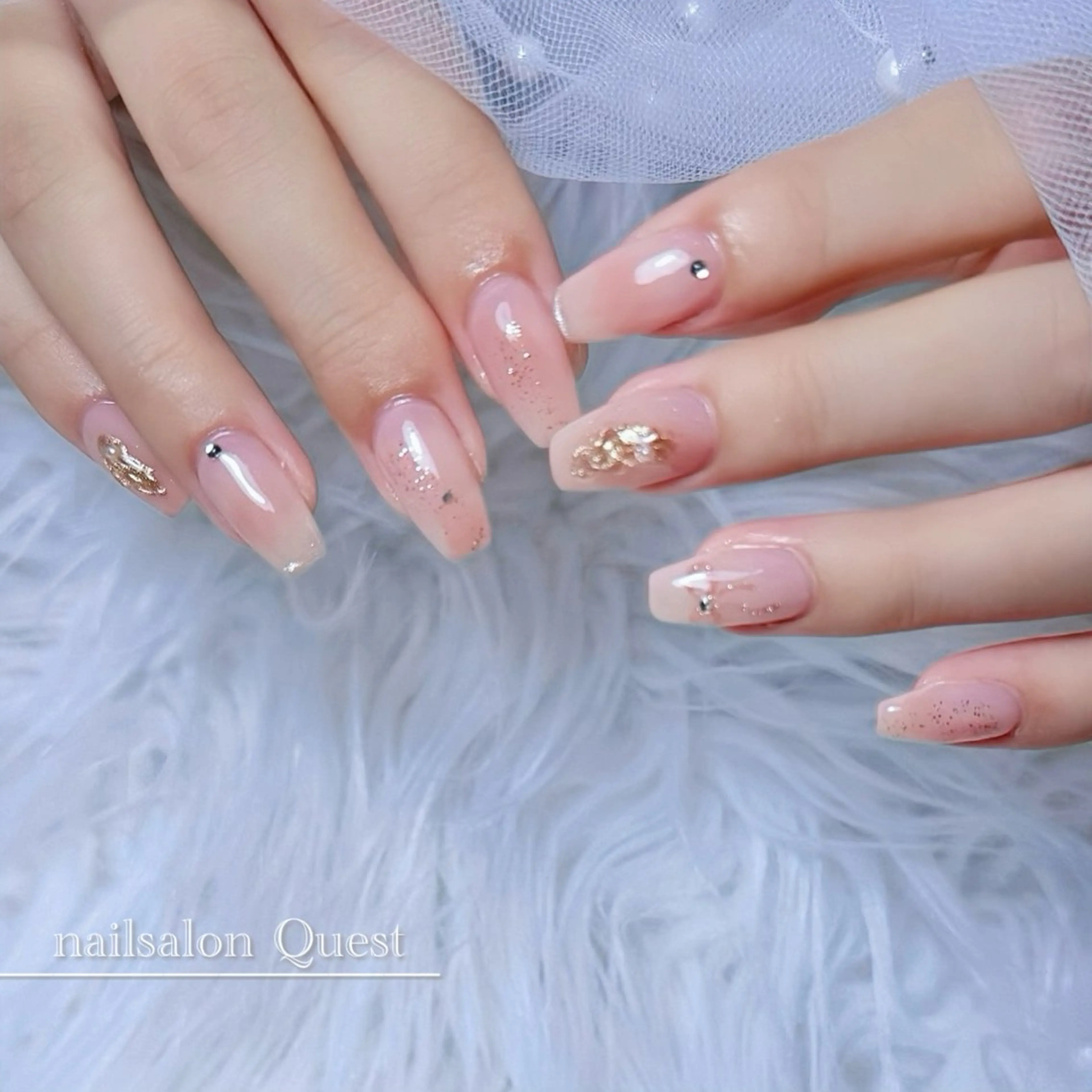 ネイル ゴールド 持ち込み ニュアンスネイル ピンク リボン ハンドネイル nailsalon Questのネイルデザイン