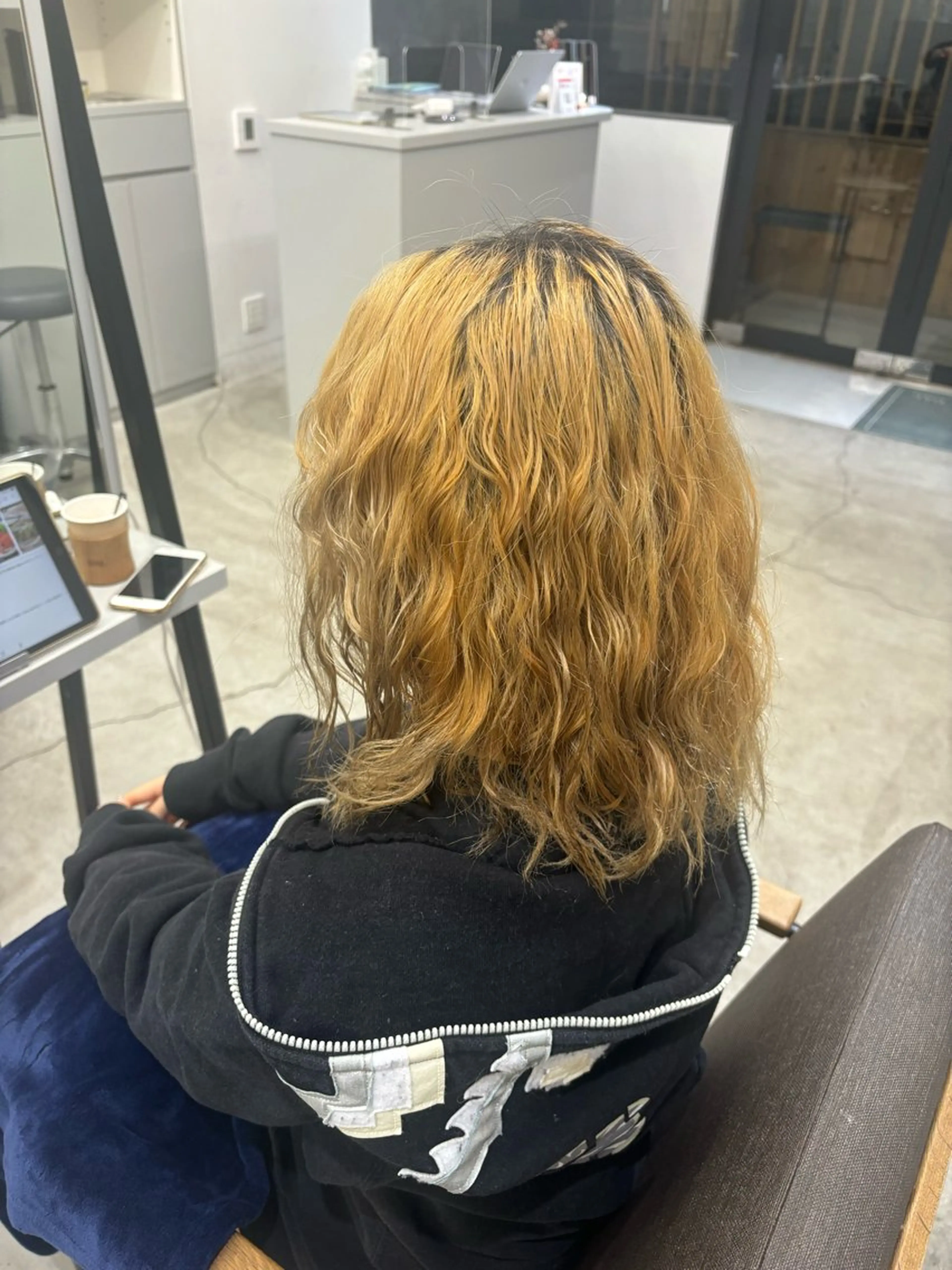 ミディアム パーマ メンズパーマ/透明感 カラー/影山乃愛のヘアスタイル