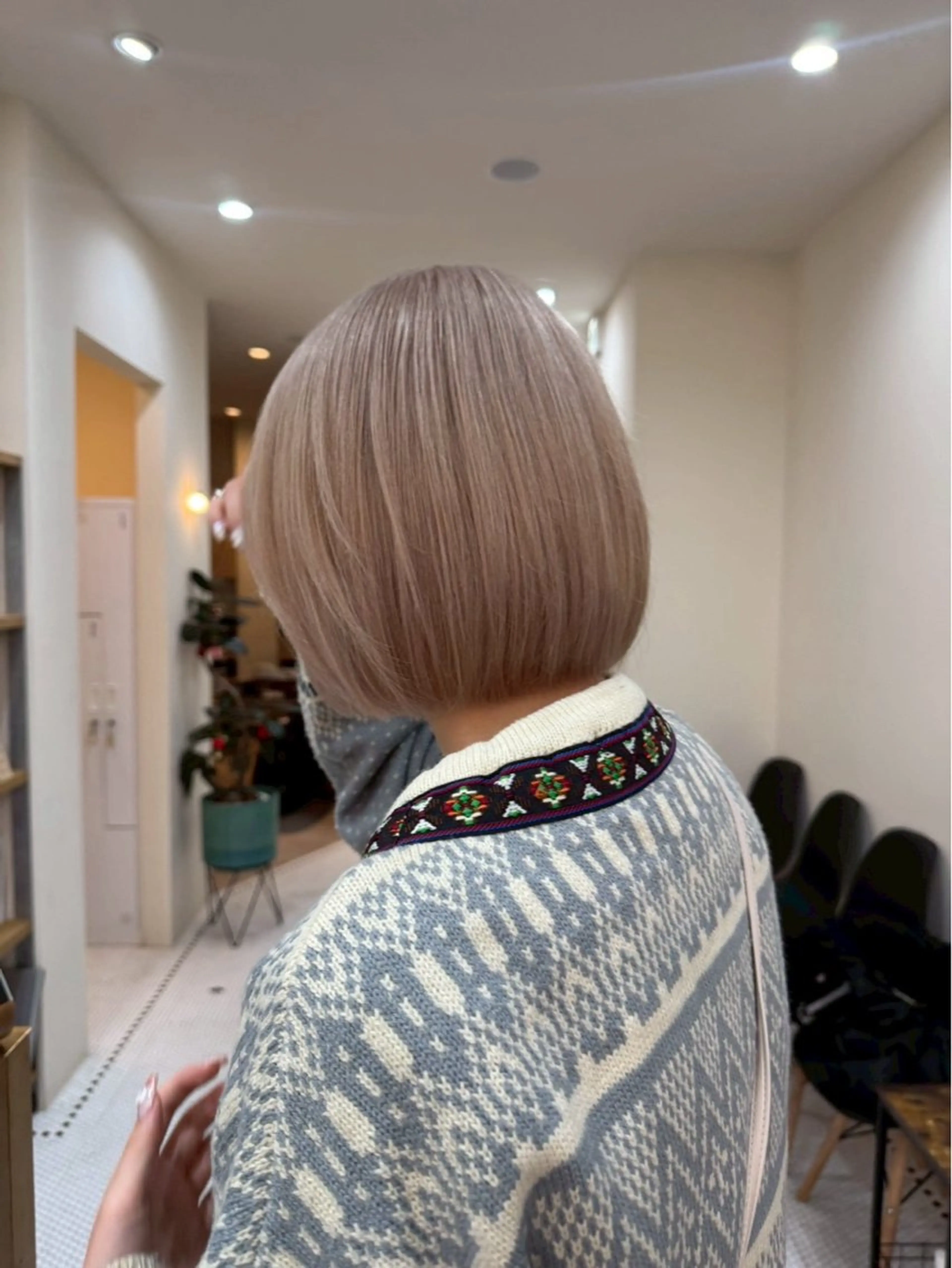 カラー ベージュカラー ブリーチ 山田 羽也音のヘアスタイル