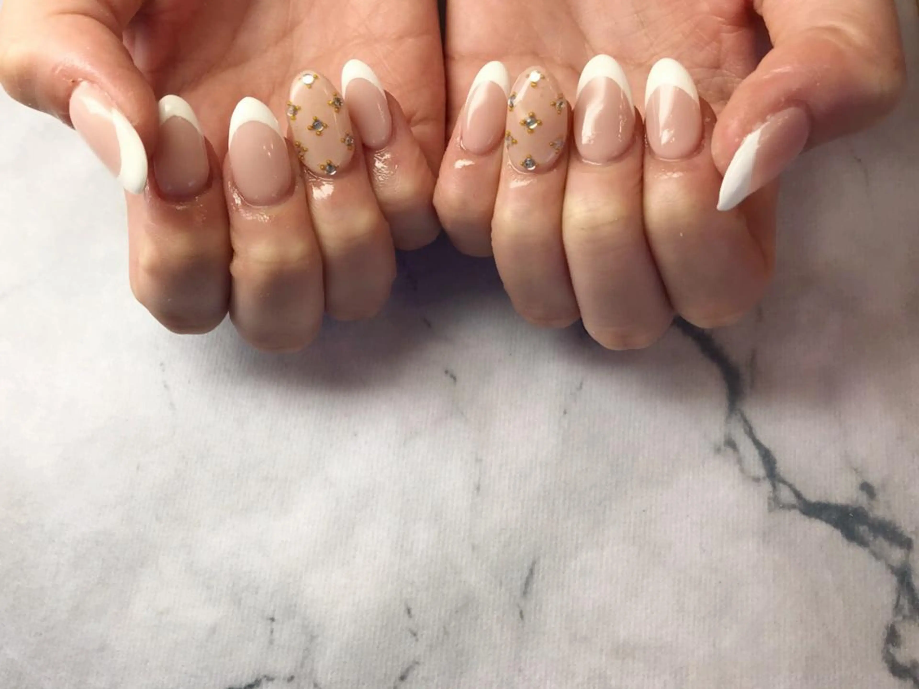 ネイル ネイルリボン 受付スタッフのネイルデザイン