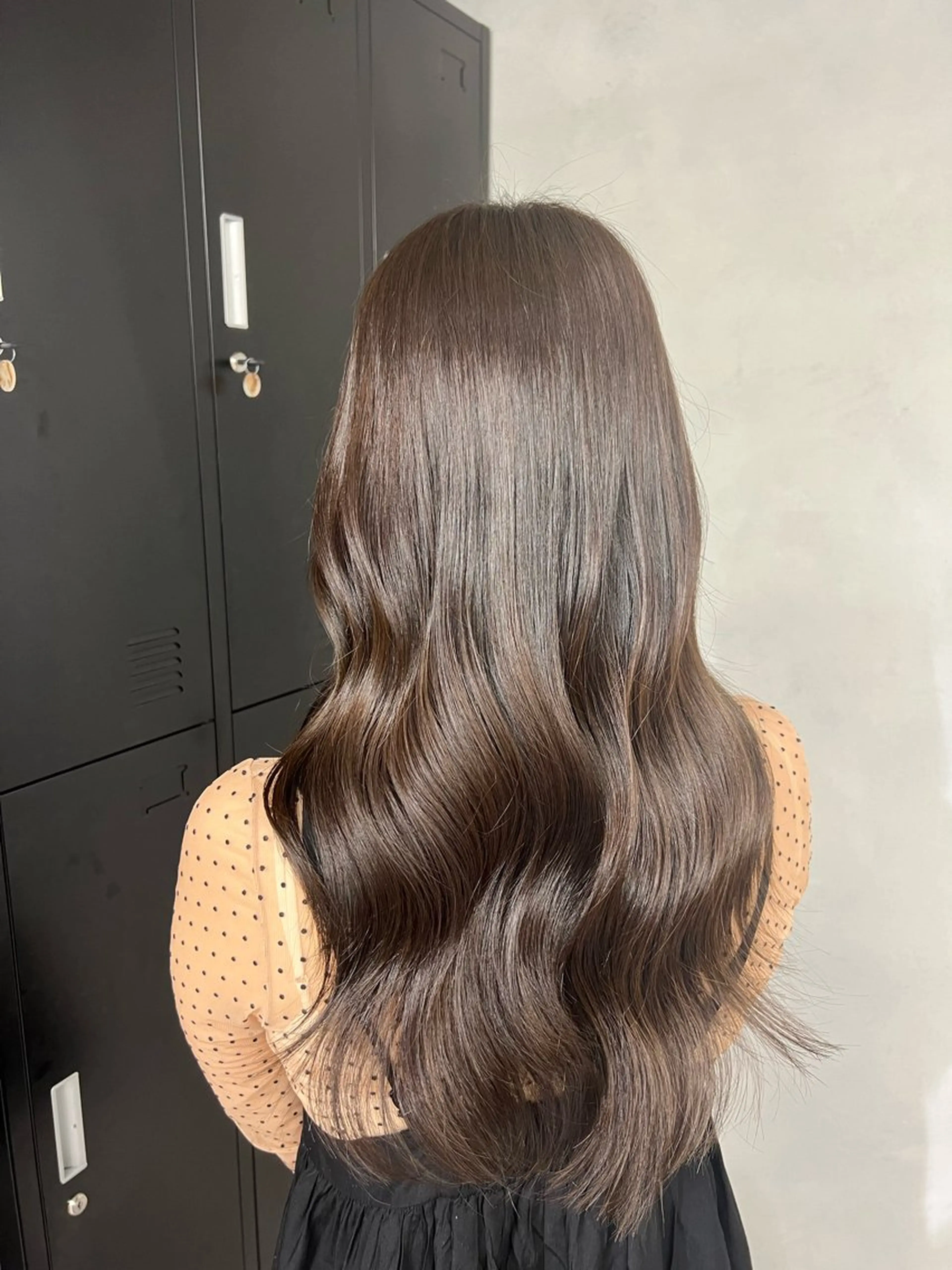 ロング カラー 小森聖奈 韓国風レイヤーカットのヘアスタイル