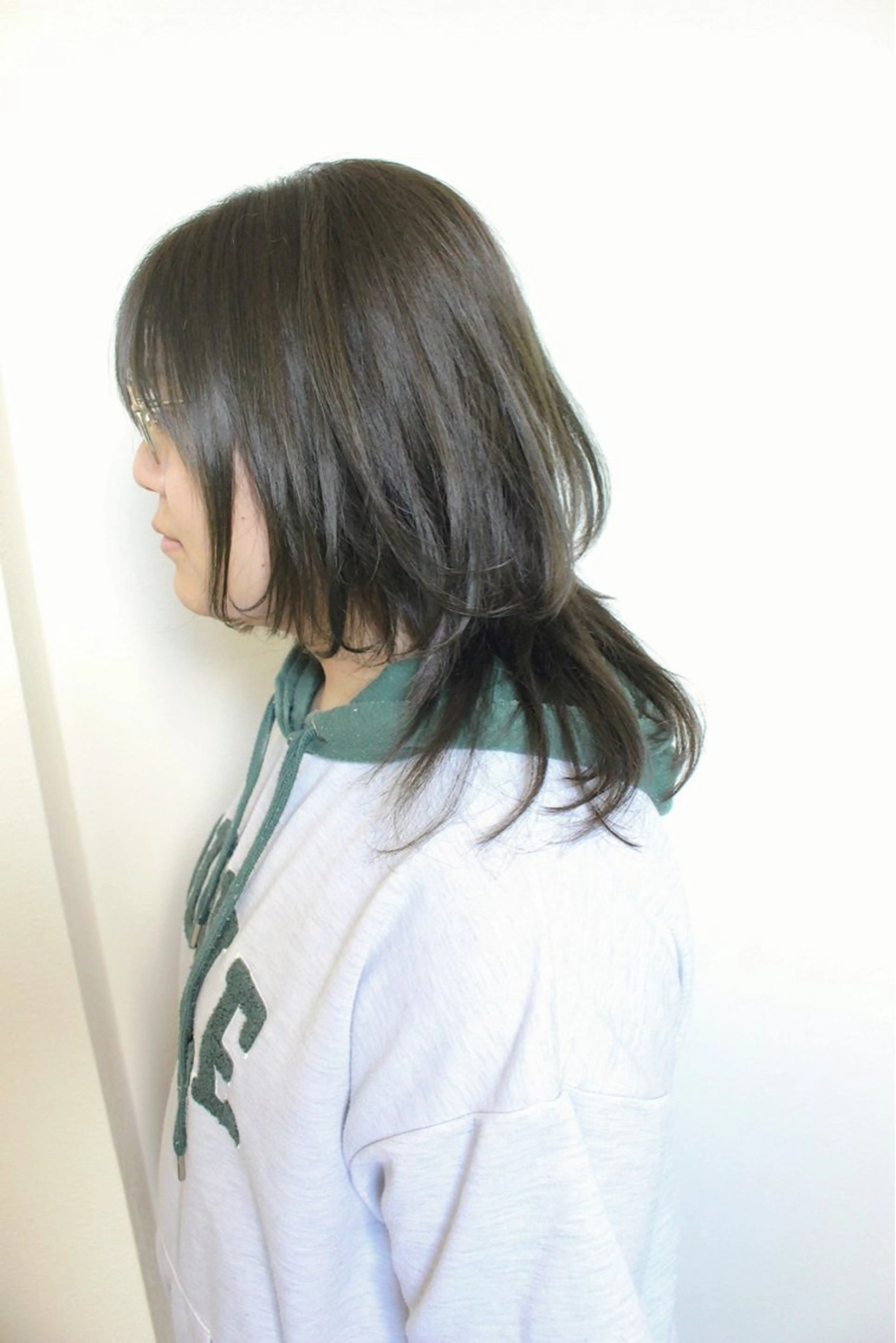 ミディアム カラー アッシュ ボブ レイヤーカット ウルフカット カット ヘアカラー 土居 正季のヘアスタイル