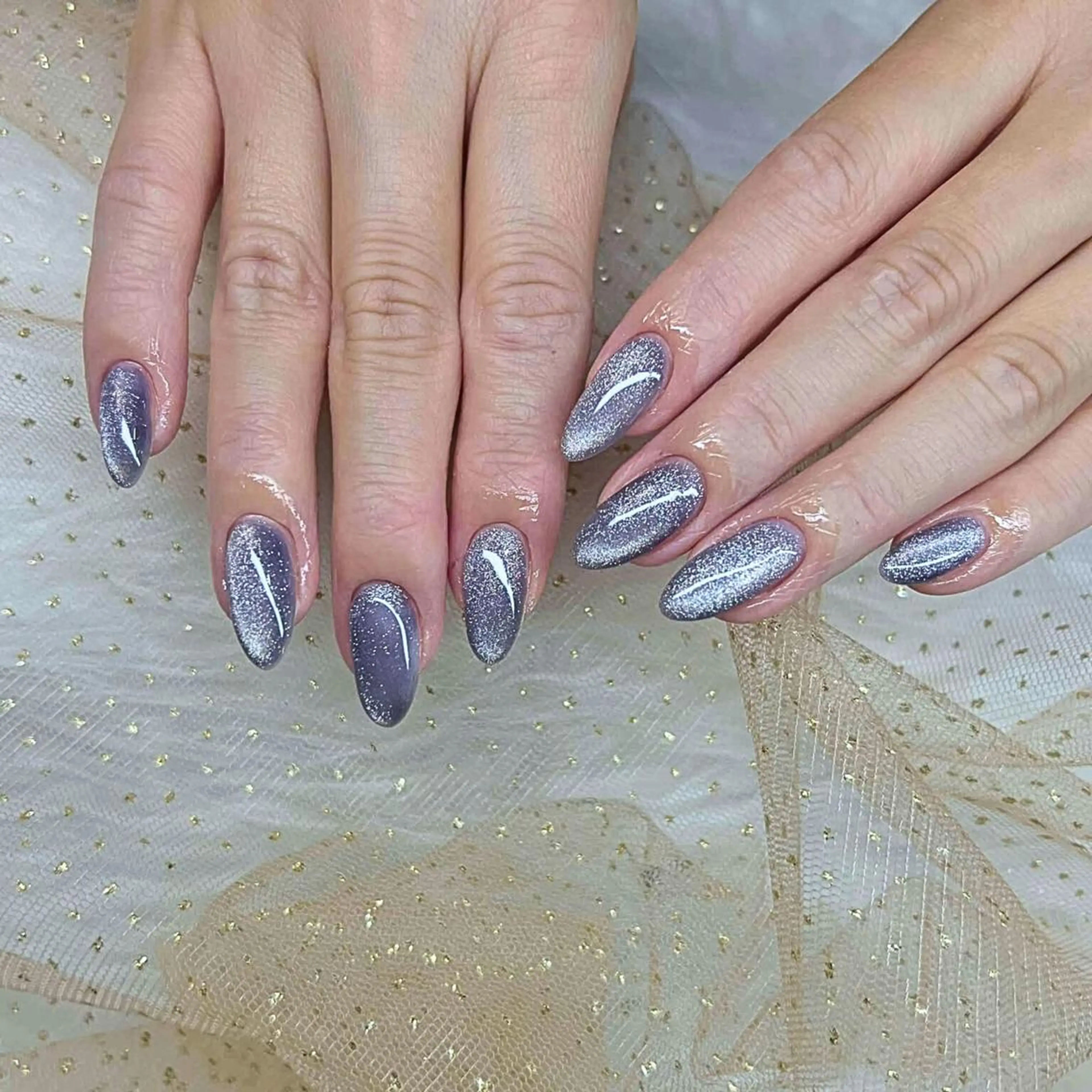 ネイル アートネイル ラメ(グリッター) シルバー シンプルネイル ハンドネイル ヒユ ビューティーのネイルデザイン